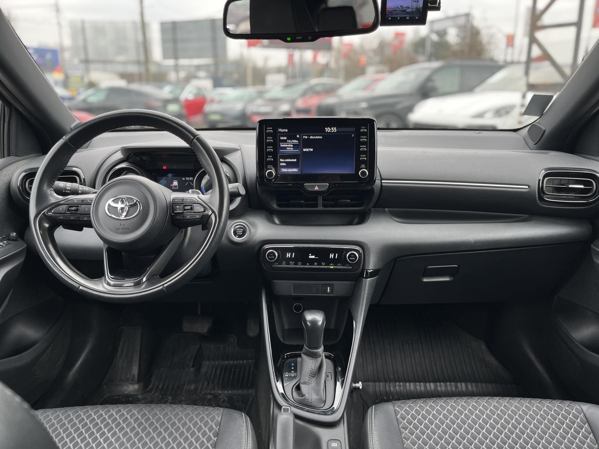 TOYOTA YARIS 1.5 VVT-i Selection Style Magyar. 109e km Kamera Digit Bőr