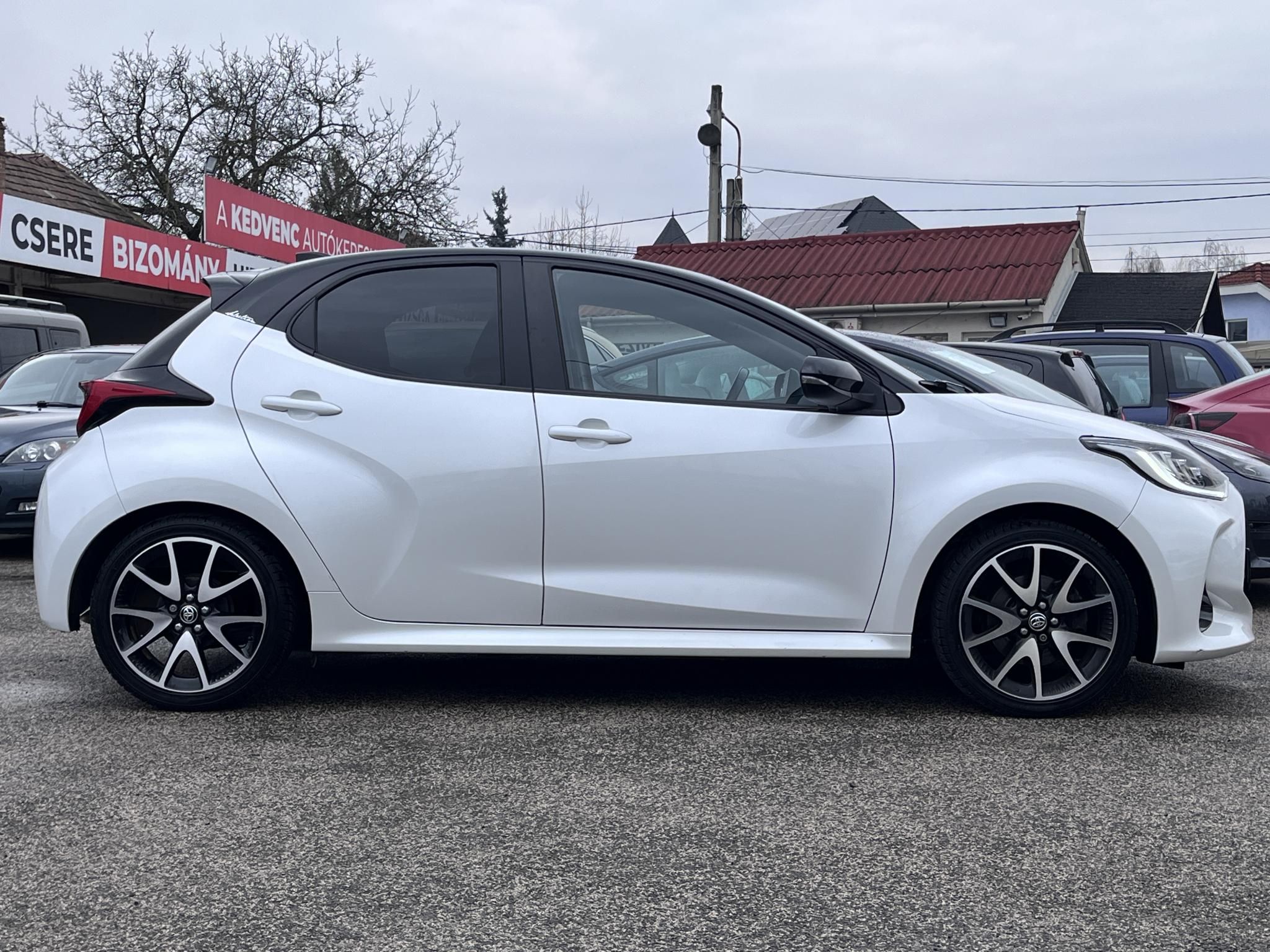 TOYOTA YARIS 1.5 VVT-i Selection Style Magyar. 109e km Kamera Digit Bőr