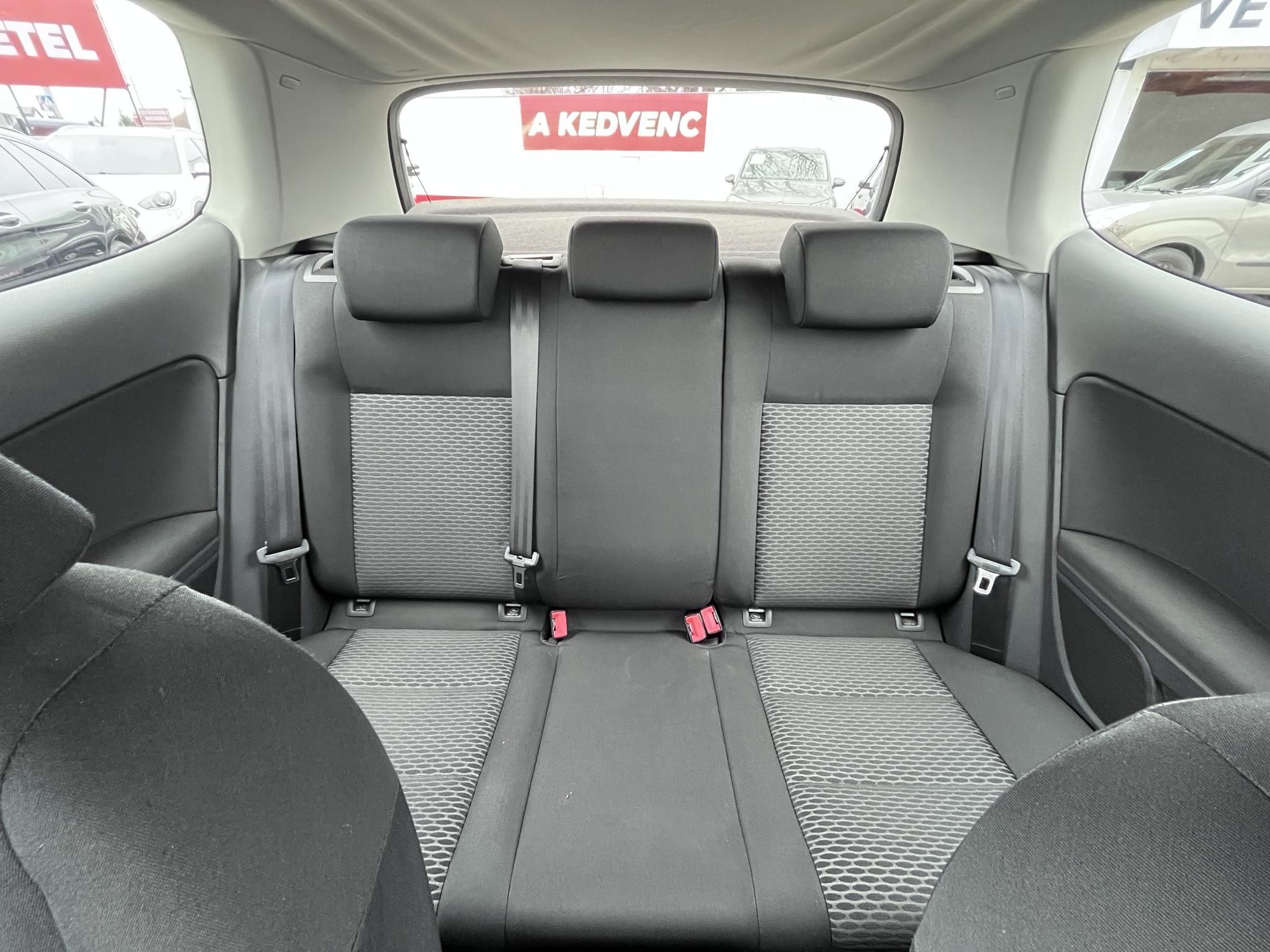 VOLKSWAGEN GOLF 1.4 Trendline Fűthető. állítható ülés