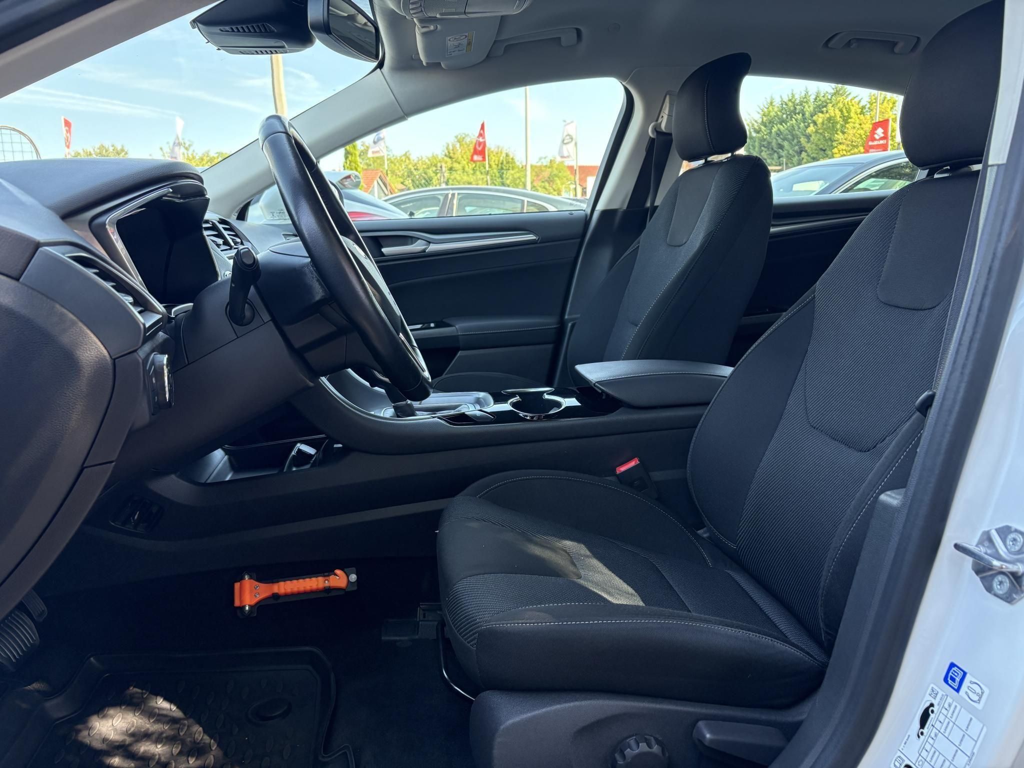 FORD MONDEO 2.0 HEV Titanium (Automata) Rendszeresen karbantartott Garanciális váltó!