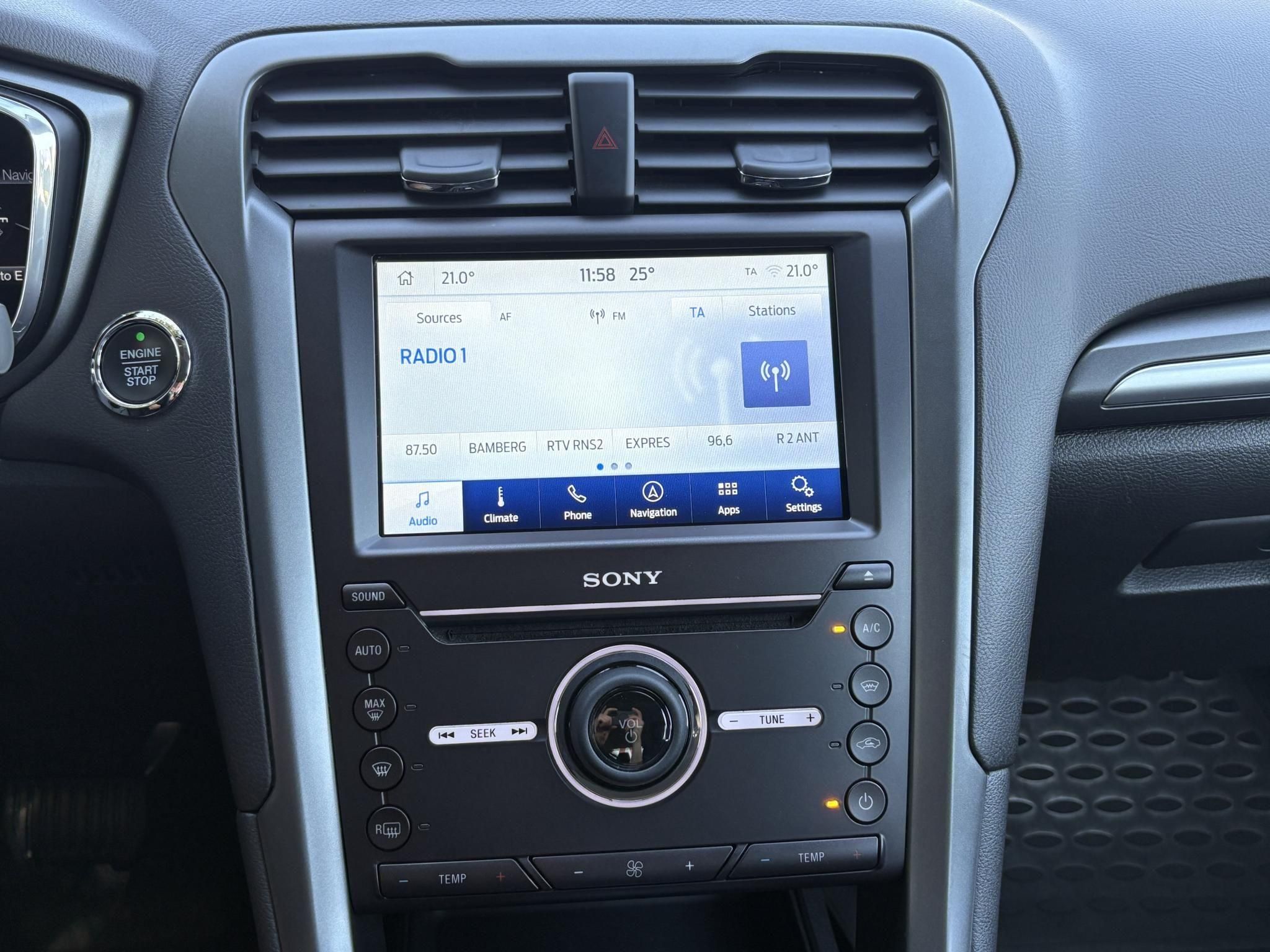 FORD MONDEO 2.0 HEV Titanium (Automata) Rendszeresen karbantartott Garanciális váltó!