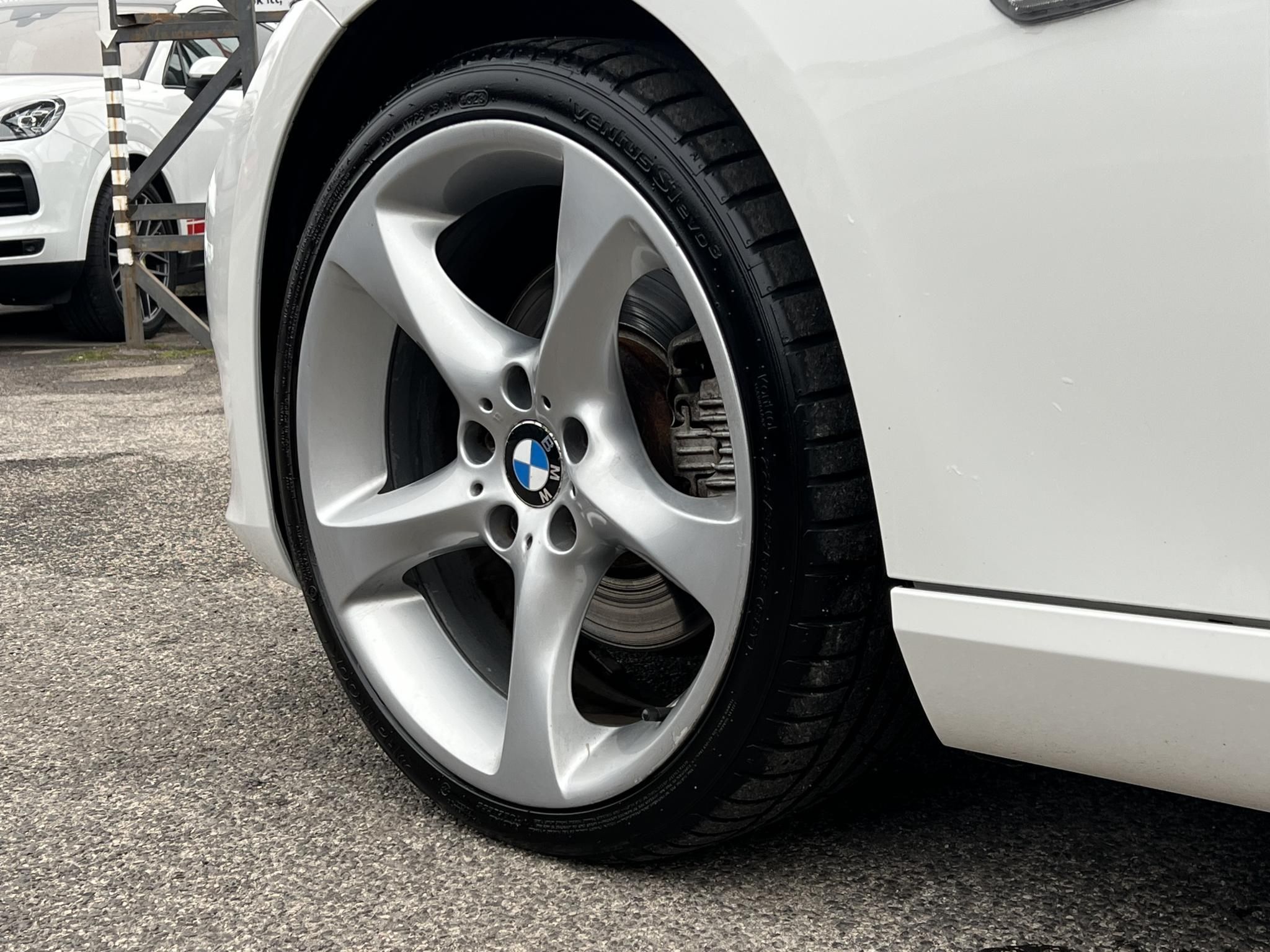 BMW 325i (Automata) Xenon Tempomat Ülésfűtés Bluetooth Navi PDC