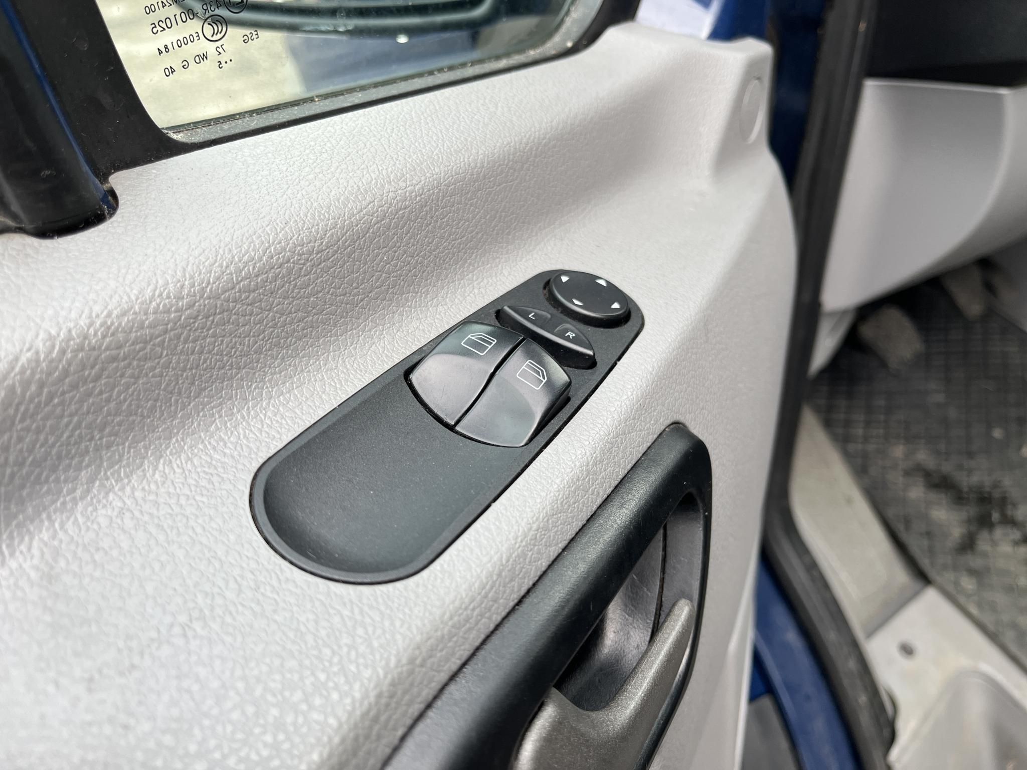 MERCEDES-BENZ SPRINTER 316 CDI 906.633.13 Kamera Ülésfűtés Vonóhorog Tolatóradar Bi-xenon Állófűtés