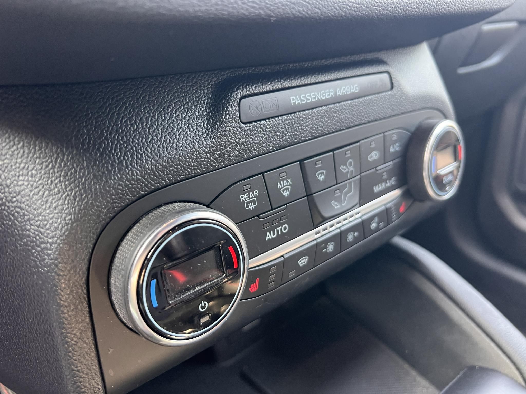 FORD KUGA 2.5 PHEV ST-Line CVT 66e km. Fekete Bőr. 8 kerék. kamera. Carplay