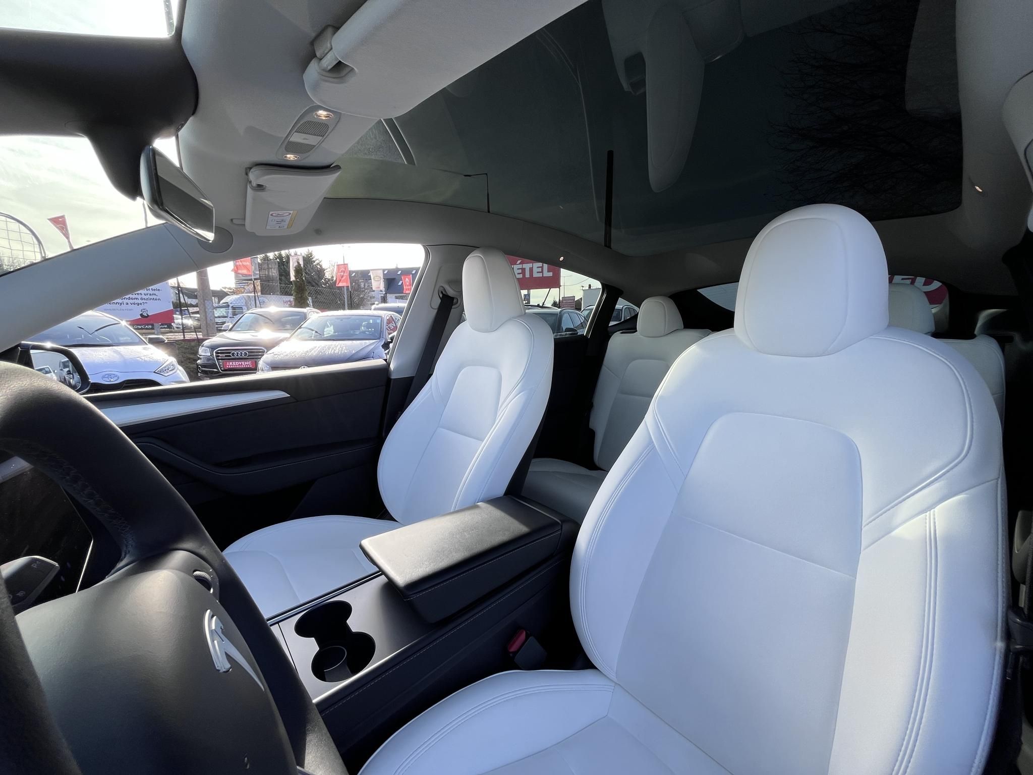 TESLA MODEL Y Performance AWD (Automata) 80e km. Fehér belső. FSD. AMD Ryzen. 2 gumigarnitúra. Garanciális!