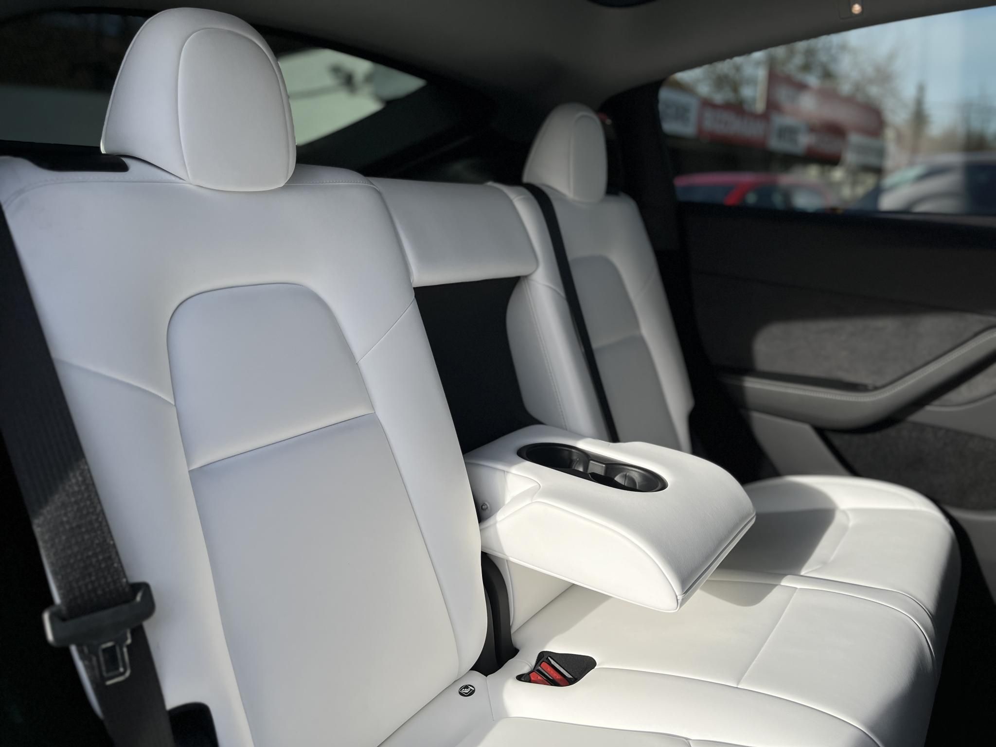 TESLA MODEL Y Performance AWD (Automata) 80e km. Fehér belső. FSD. AMD Ryzen. 2 gumigarnitúra. Garanciális!