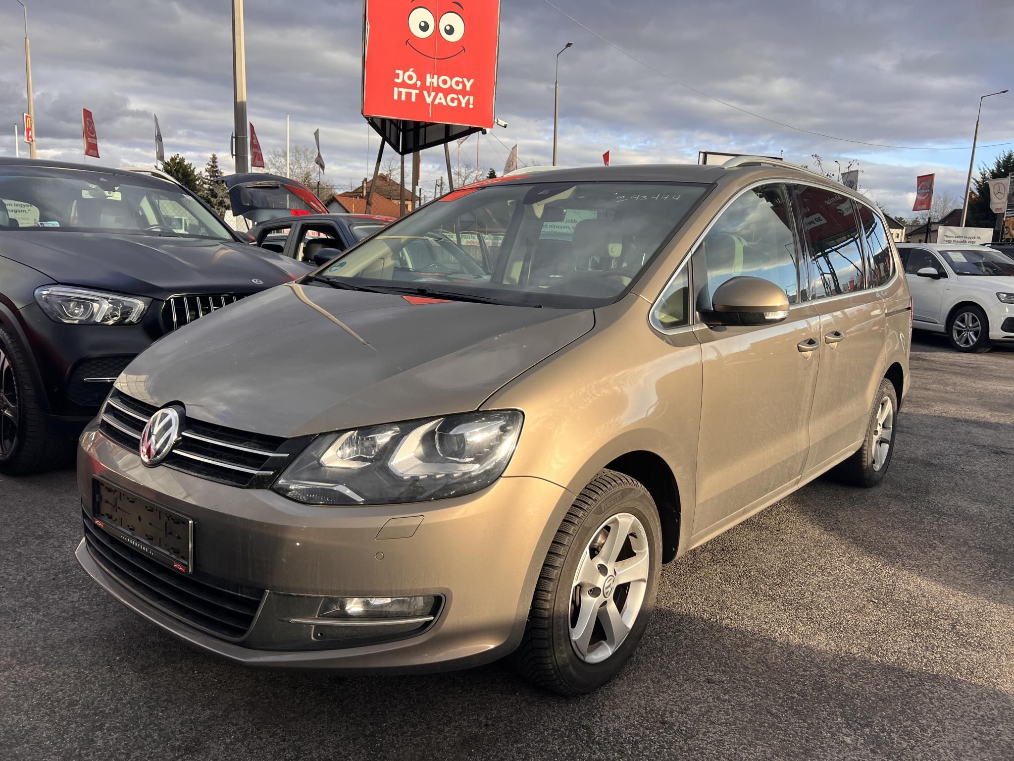 VOLKSWAGEN SHARAN 2.0 TDI BMT SCR Highline 4Motion DSG Egyedülálló szépség! Vaj bőr. tető. 4x4. 158e km+sok extra