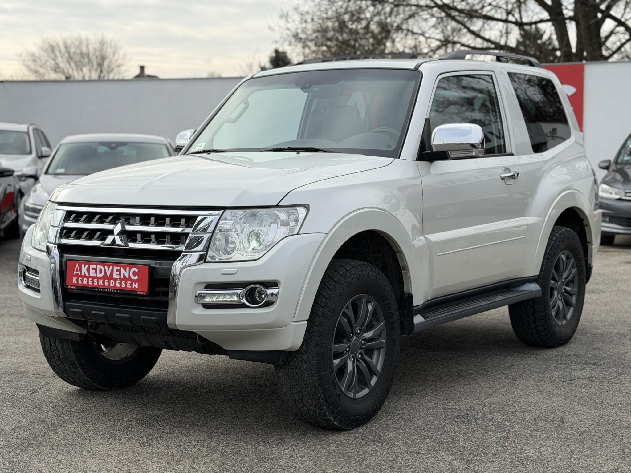 MITSUBISHI PAJERO 3.2 DI-D Instyle Navi (Automata) 117e km. M.o.-i. napfénytető. felező váltó. fakormány. megkímélt állapot!