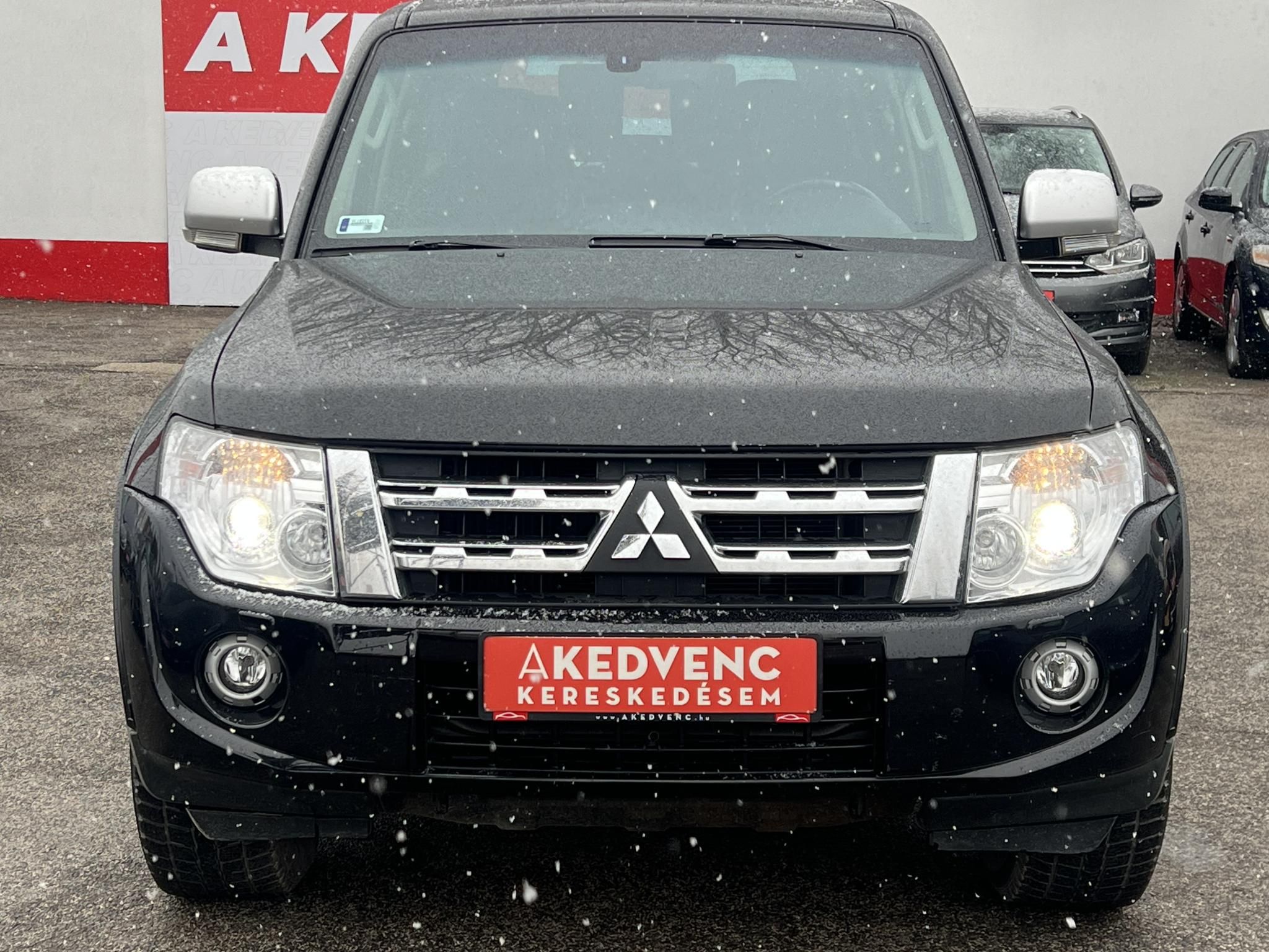 MITSUBISHI PAJERO 3.2 DI-D Instyle Navi (Automata) Xenon Bőr belső 7 személyes Tempomat Bluetooth Navi