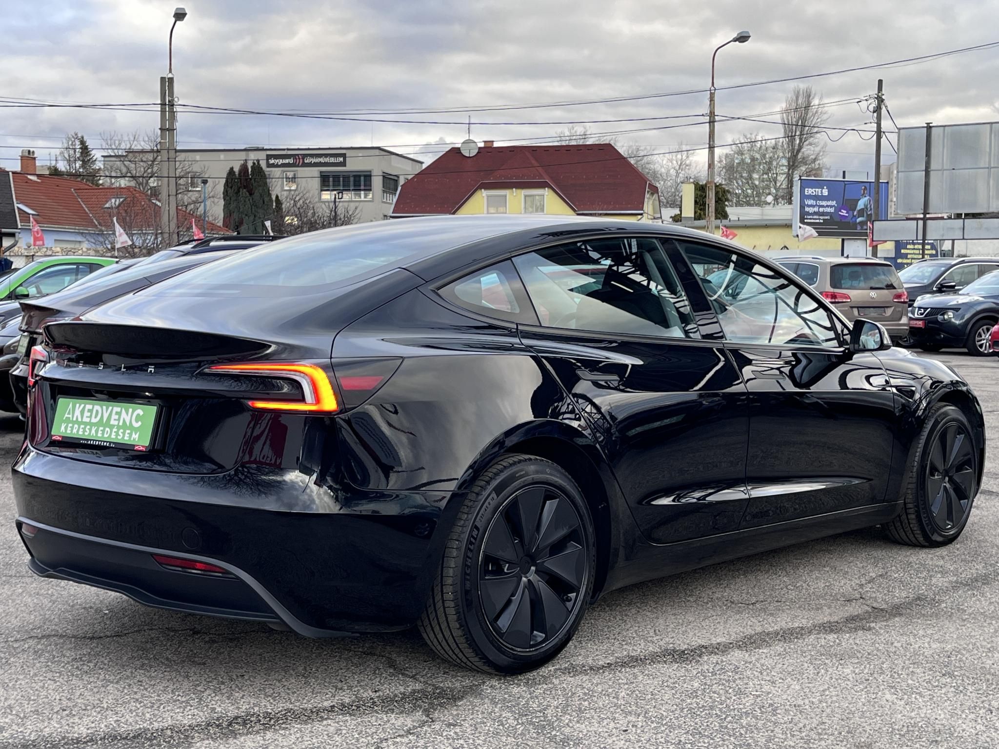 TESLA MODEL 3 RWD (Automata) HIGHLAND 27e km. AMD Ryzen. Gyári garancia 2032-ig. 500km hatótáv!