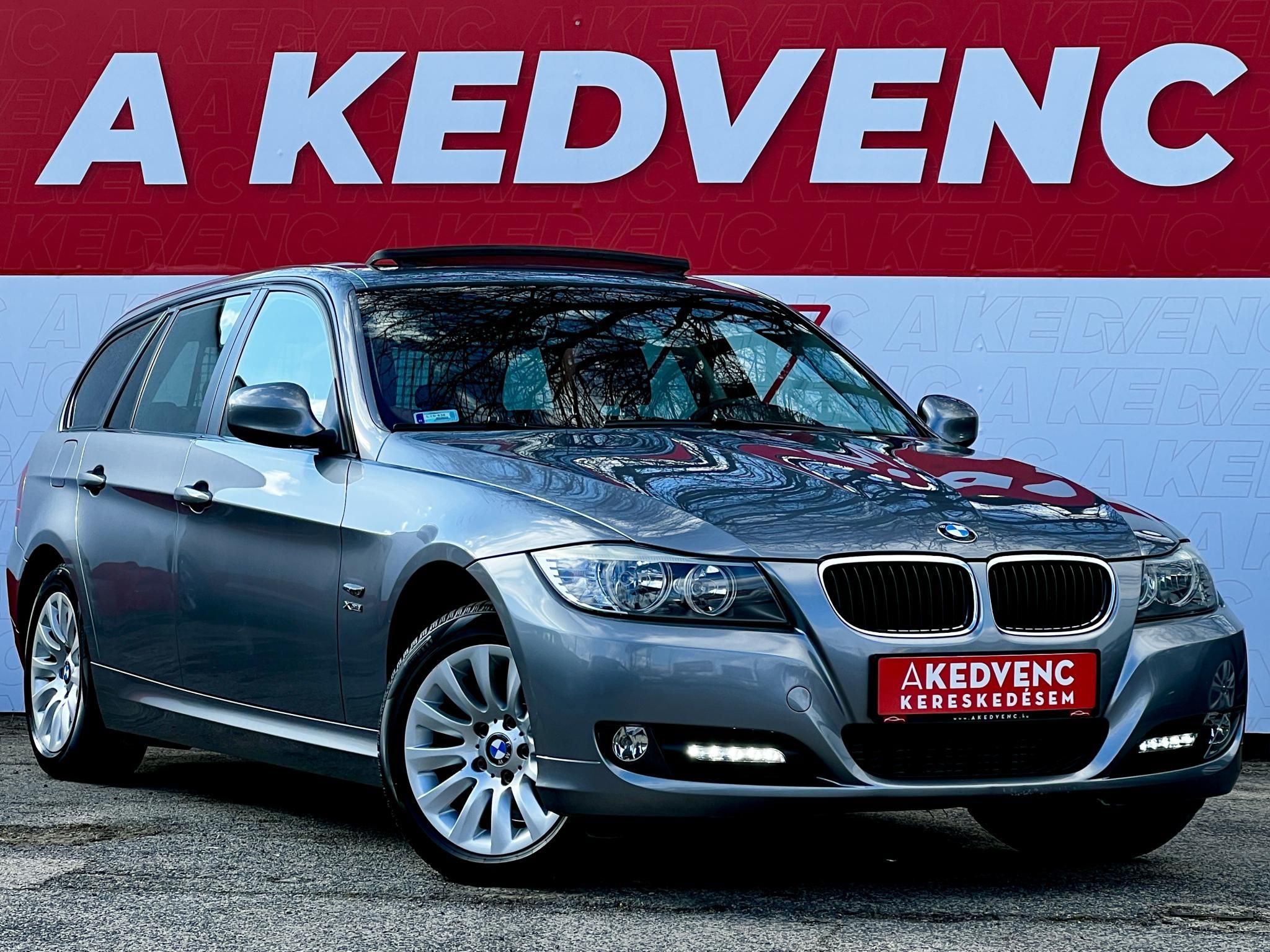 BMW 320d xDrive Touring (Automata) Bordó bőr belső.153e km. M.o.-i. frissen szervizelt! panoráma tető ülésfűtés