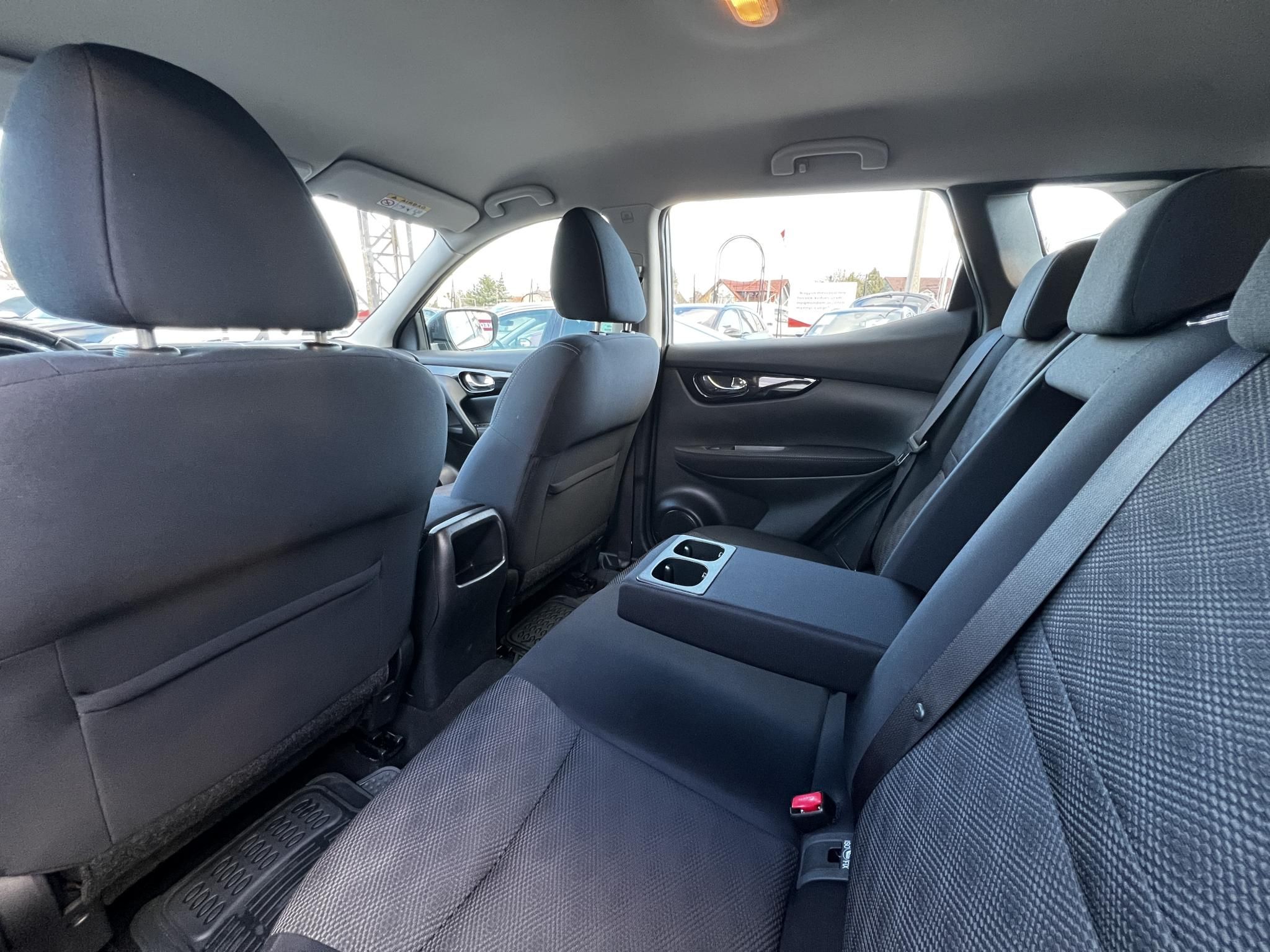 NISSAN QASHQAI 1.6 dCi Tekna 4WD 119e km. LED Tempomat Bluetooth Digitklíma MEGKÍMÉLT állapot!