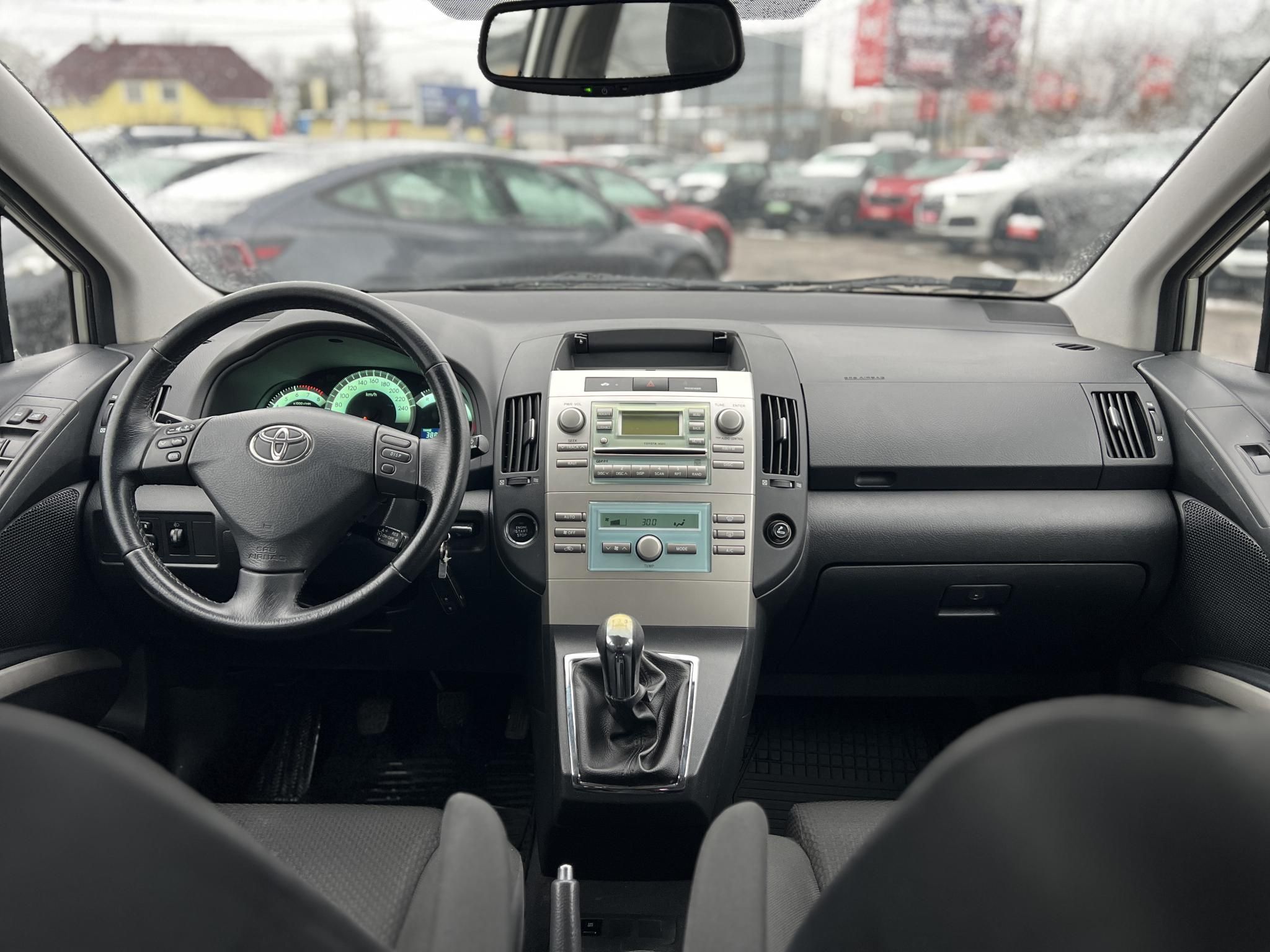 TOYOTA COROLLA VERSO 1.8 Linea Sol 7 személyes frissen szervizelt. tempomat. digit klíma. vonóhorog