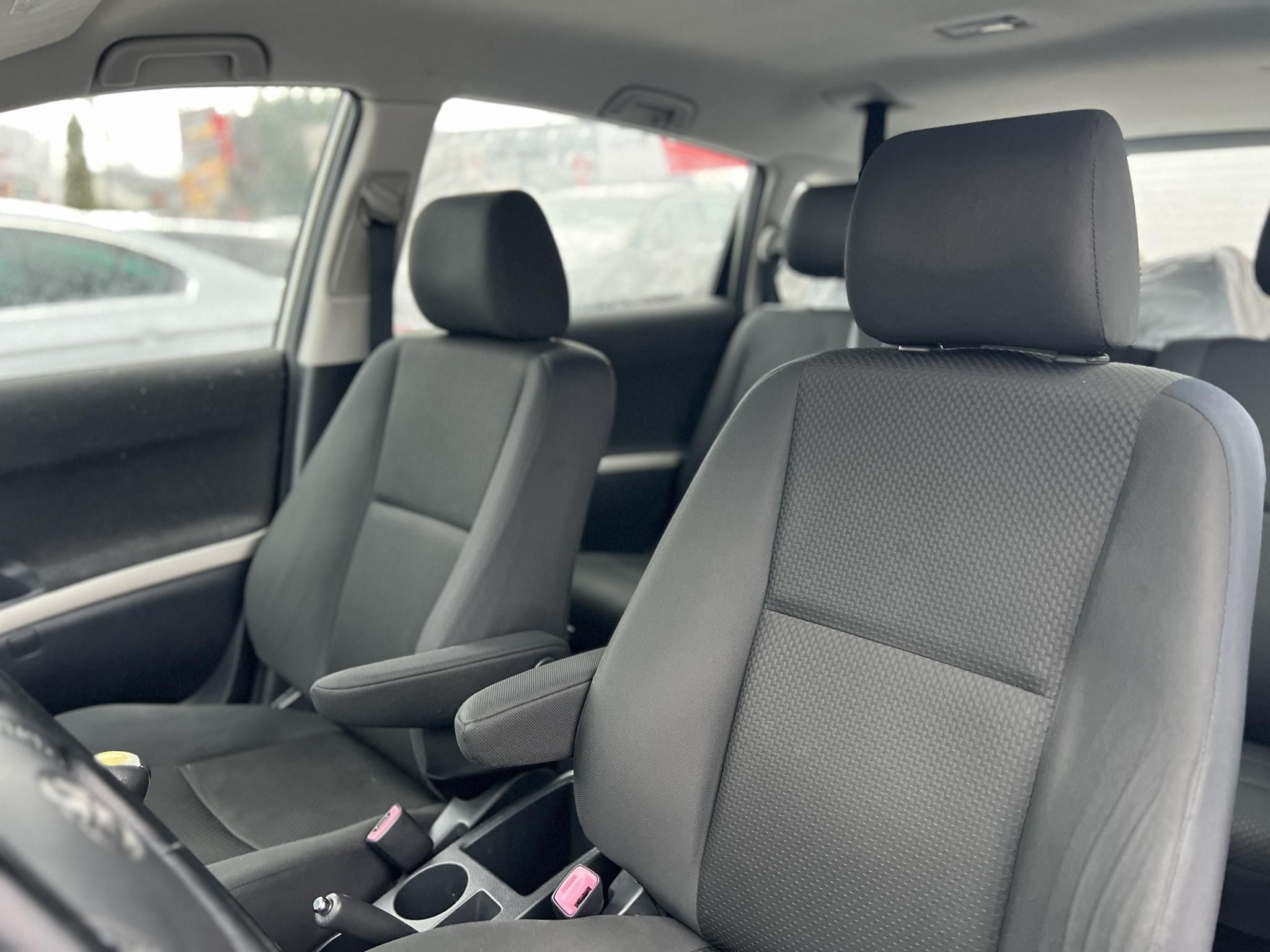 TOYOTA COROLLA VERSO 1.8 Linea Sol 7 személyes frissen szervizelt. tempomat. digit klíma. vonóhorog