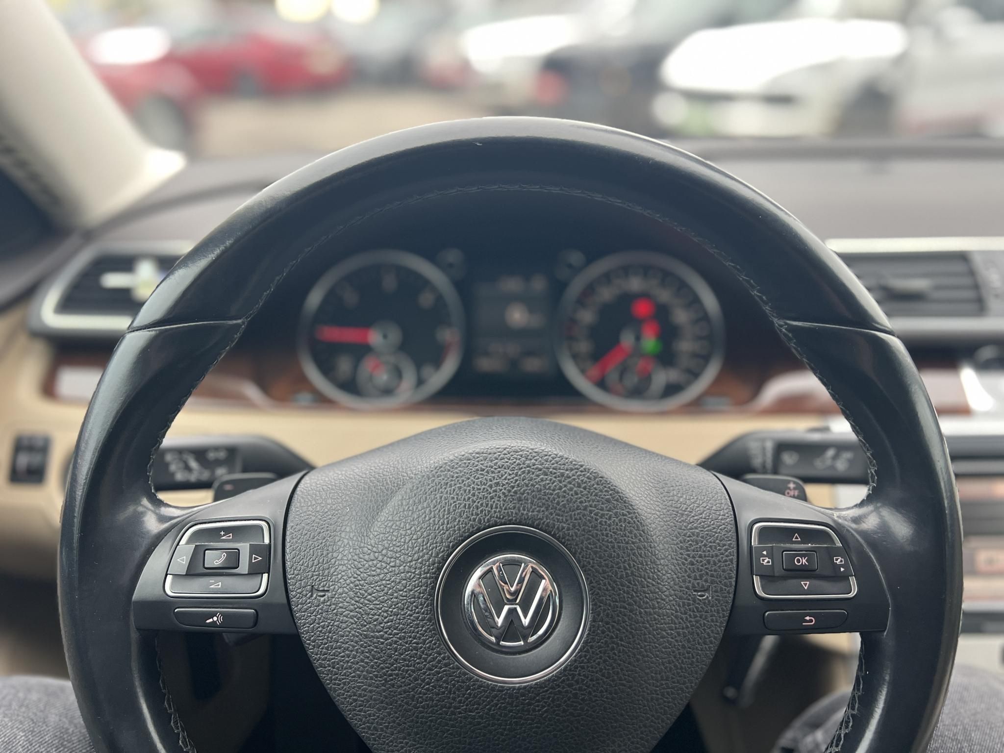 VOLKSWAGEN PASSAT VII 2.0 CR TDI Highline BMT DSG M.o.-i. világos belső. magas felszereltség!