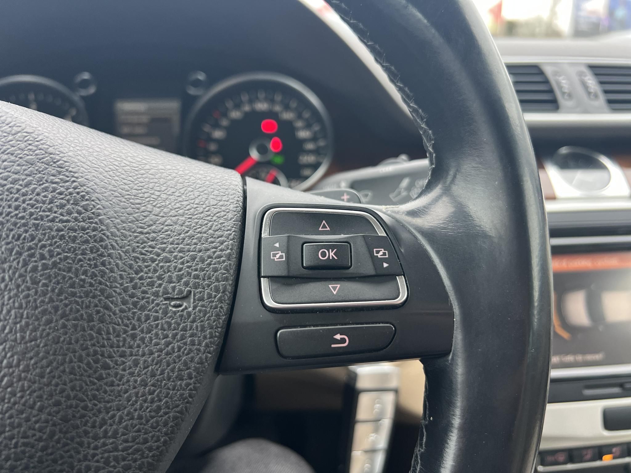 VOLKSWAGEN PASSAT VII 2.0 CR TDI Highline BMT DSG M.o.-i. világos belső. magas felszereltség!