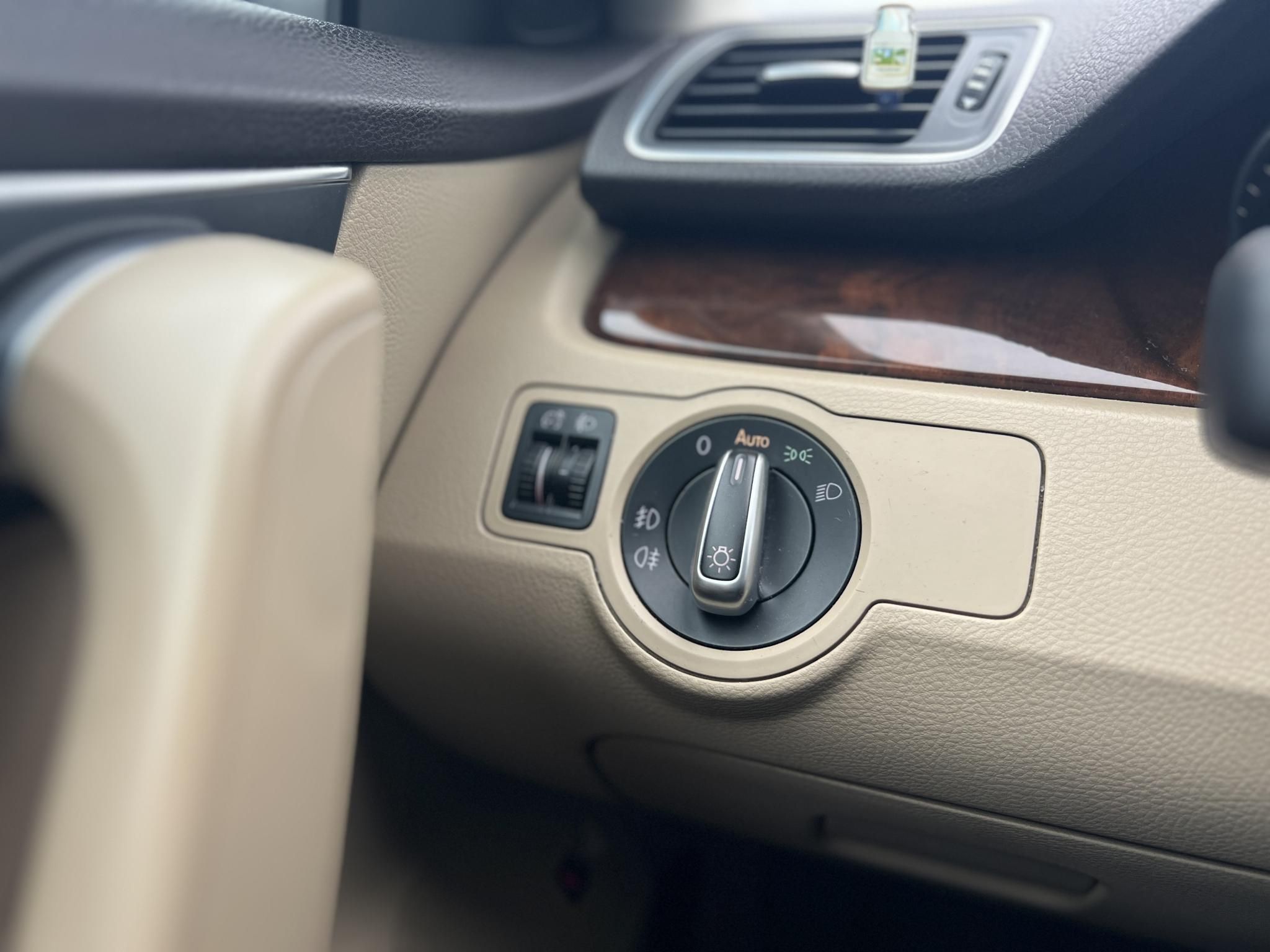 VOLKSWAGEN PASSAT VII 2.0 CR TDI Highline BMT DSG M.o.-i. világos belső. magas felszereltség!