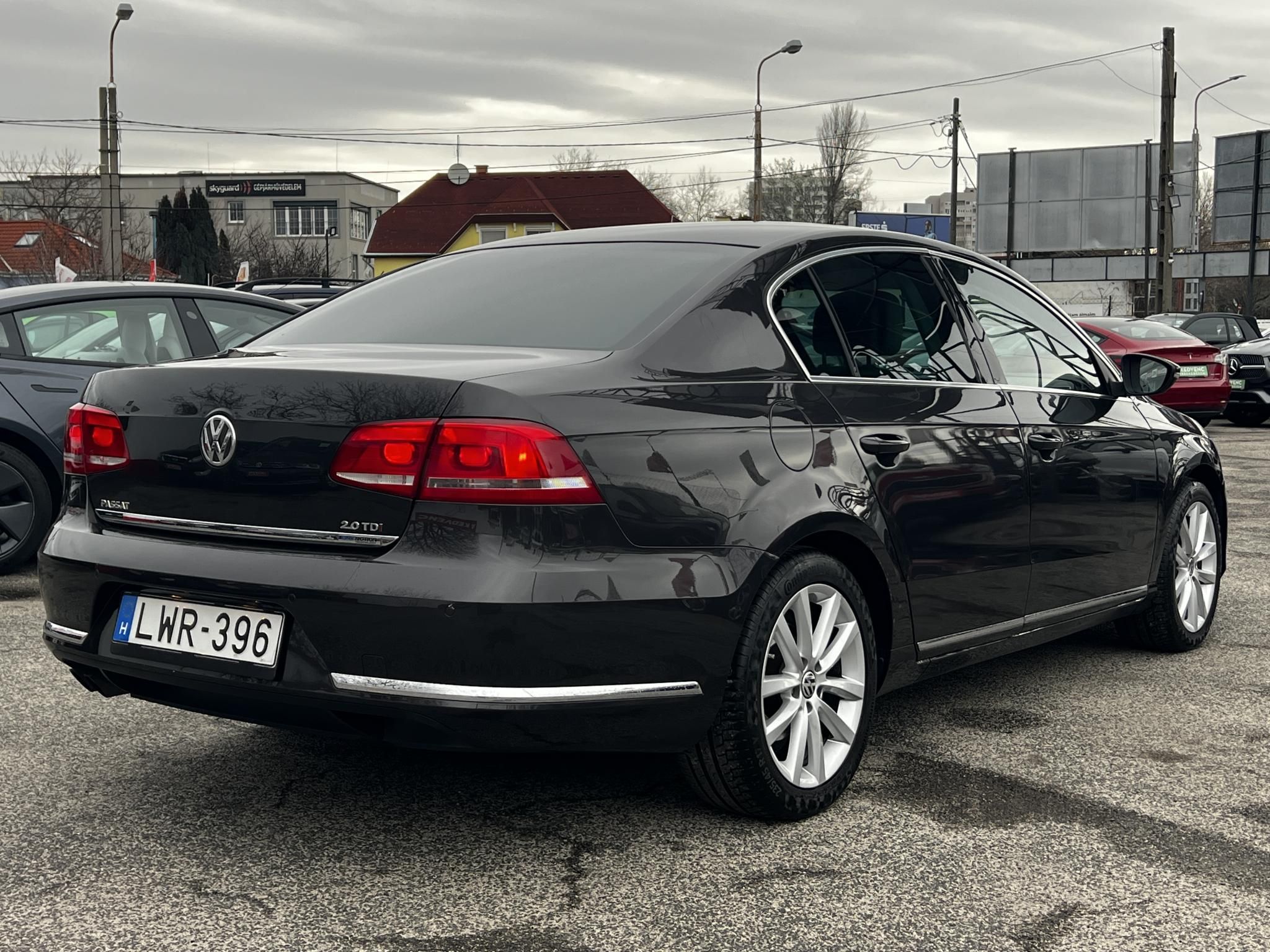 VOLKSWAGEN PASSAT VII 2.0 CR TDI Highline BMT DSG M.o.-i. világos belső. magas felszereltség!