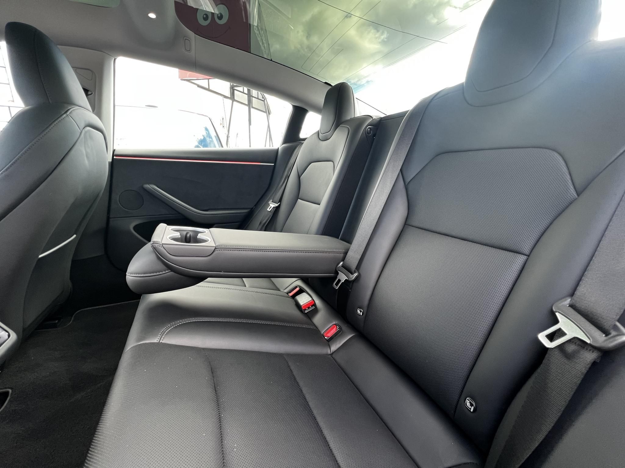 TESLA MODEL 3 Long Range AWD (Automata) HIGHLAND. TÉLI-NYÁRI SZETT GYÁRI ALUFELNIVEL