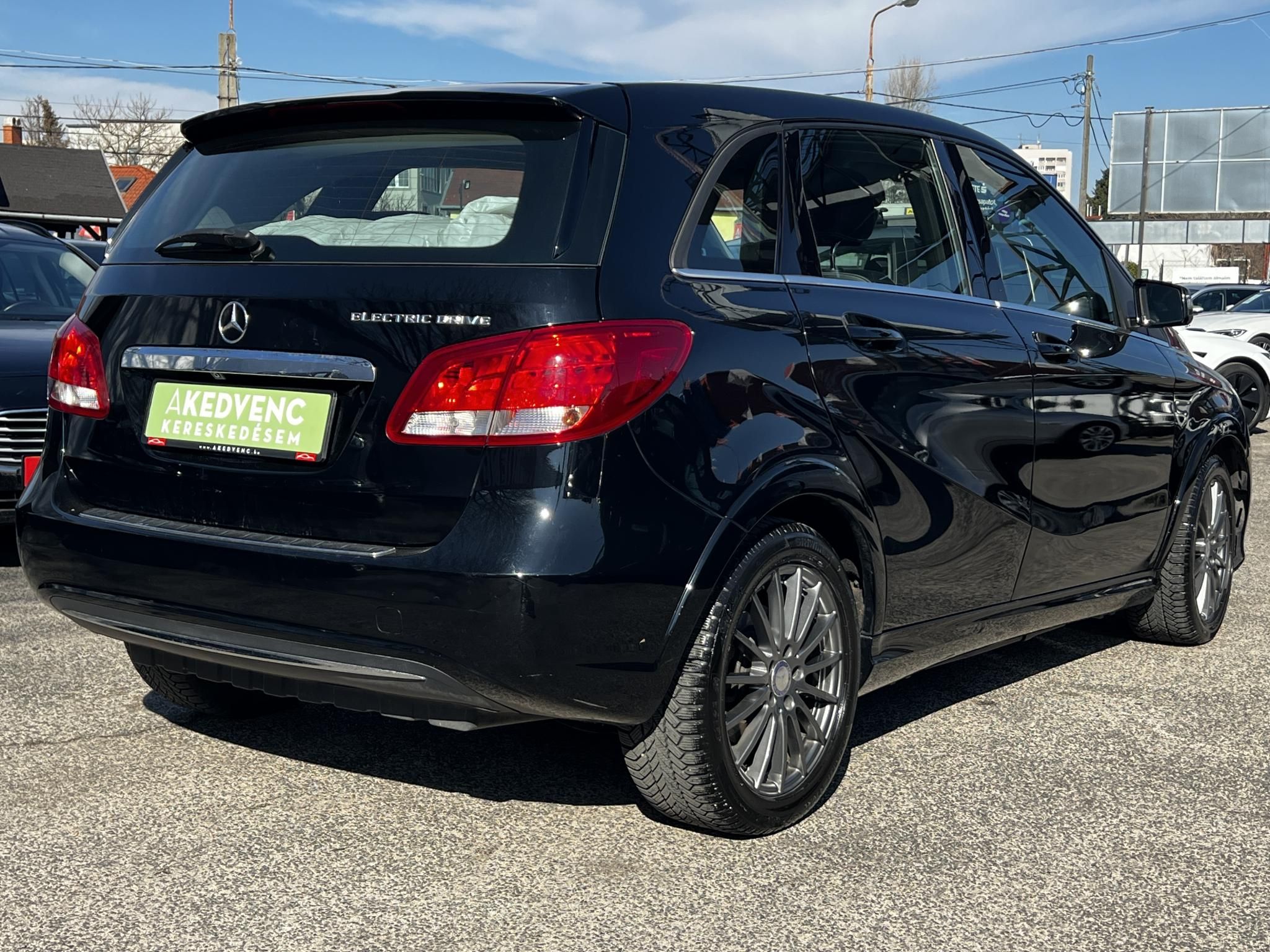 MERCEDES-BENZ B 250 E (Automata) 94e km. téli-nyári gumi. kamera. 2 gyári kulcs!