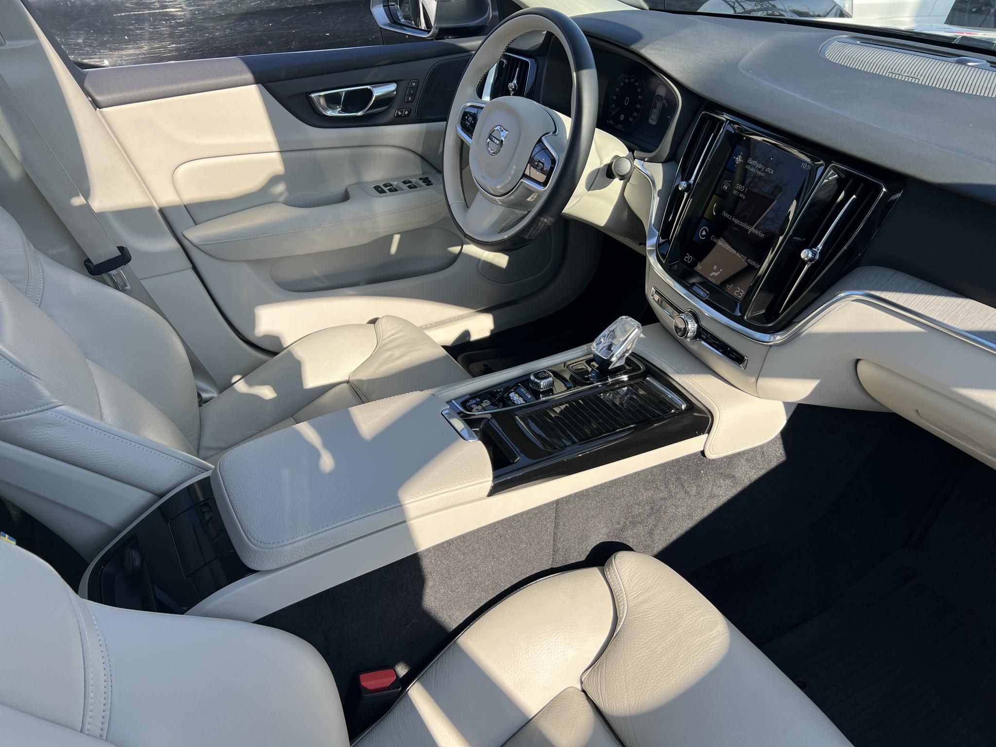 VOLVO S60 2.0 [T8] Recharge Inscription AWD Geartronic 27e km. M.o.-i. garanciális. márkaszervizelt. harman/kardon. ZÖLD rendszám!