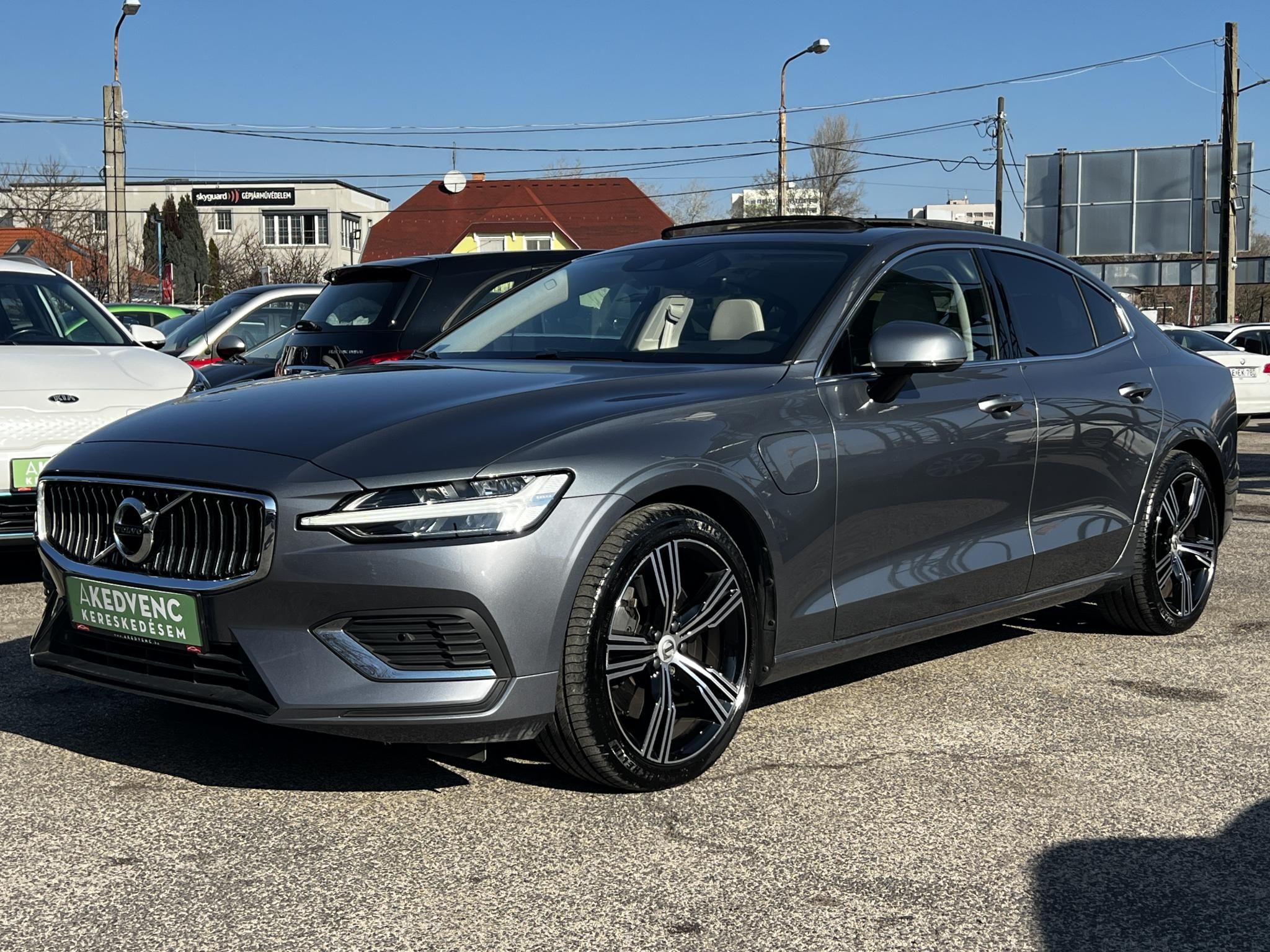 VOLVO S60 2.0 [T8] Recharge Inscription AWD Geartronic 27e km. M.o.-i. garanciális. márkaszervizelt. harman/kardon. ZÖLD rendszám!