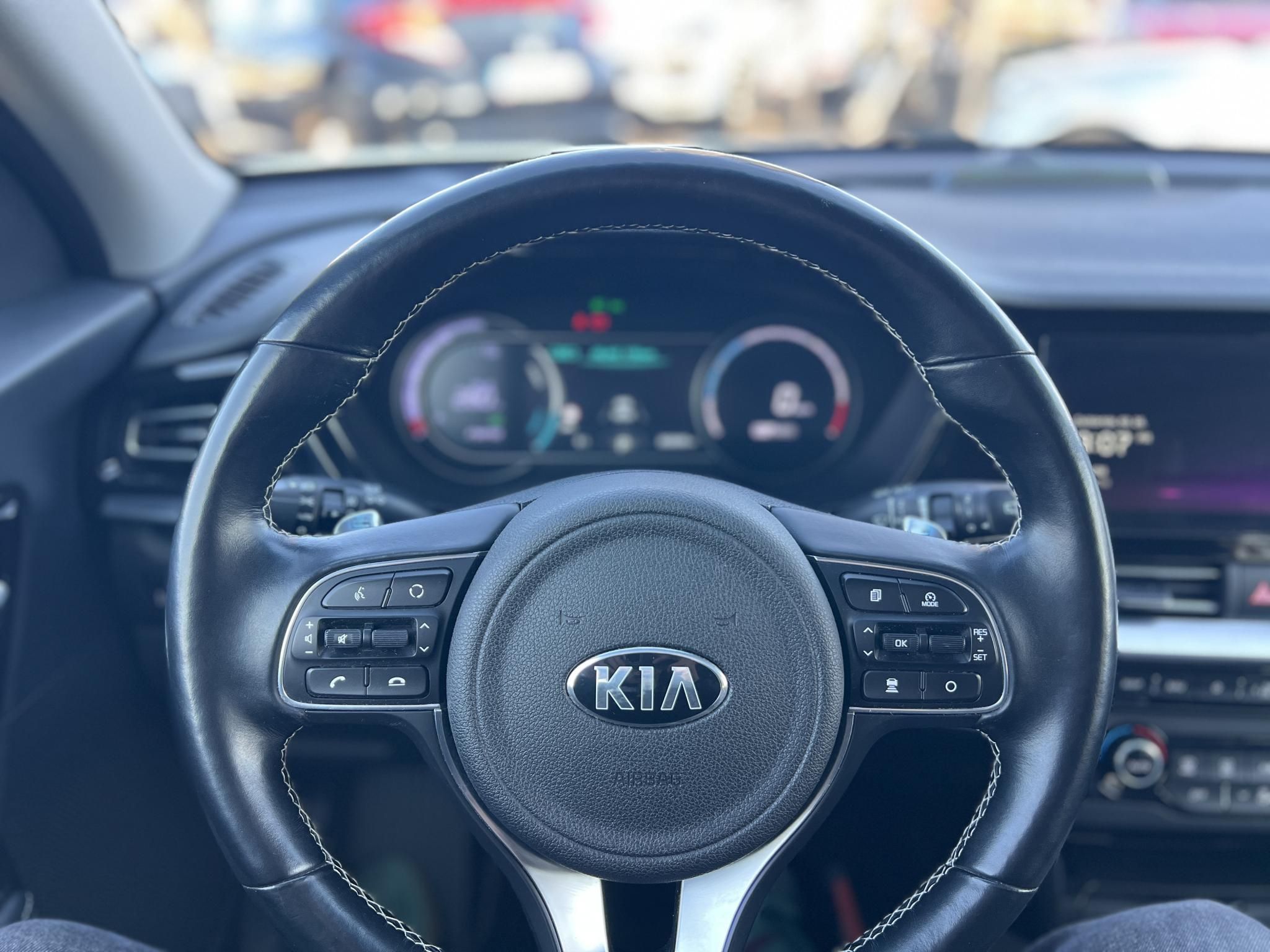 KIA NIRO e-Niro 64kWh Platinum 400+km hatótáv. Bőr. ülésszellőztetés. CARPLAY. stb