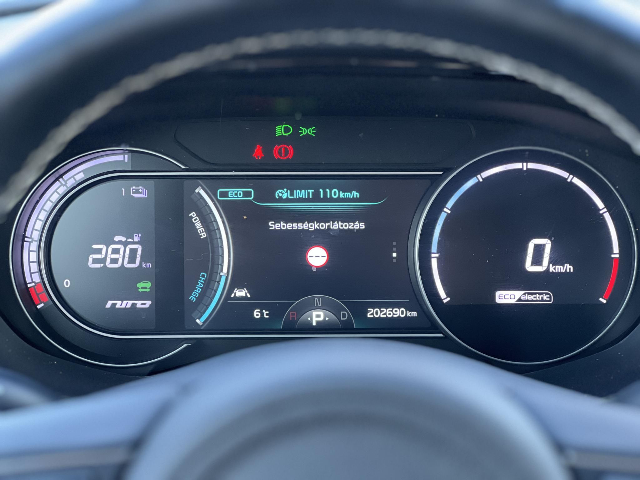 KIA NIRO e-Niro 64kWh Platinum 400+km hatótáv. Bőr. ülésszellőztetés. CARPLAY. stb
