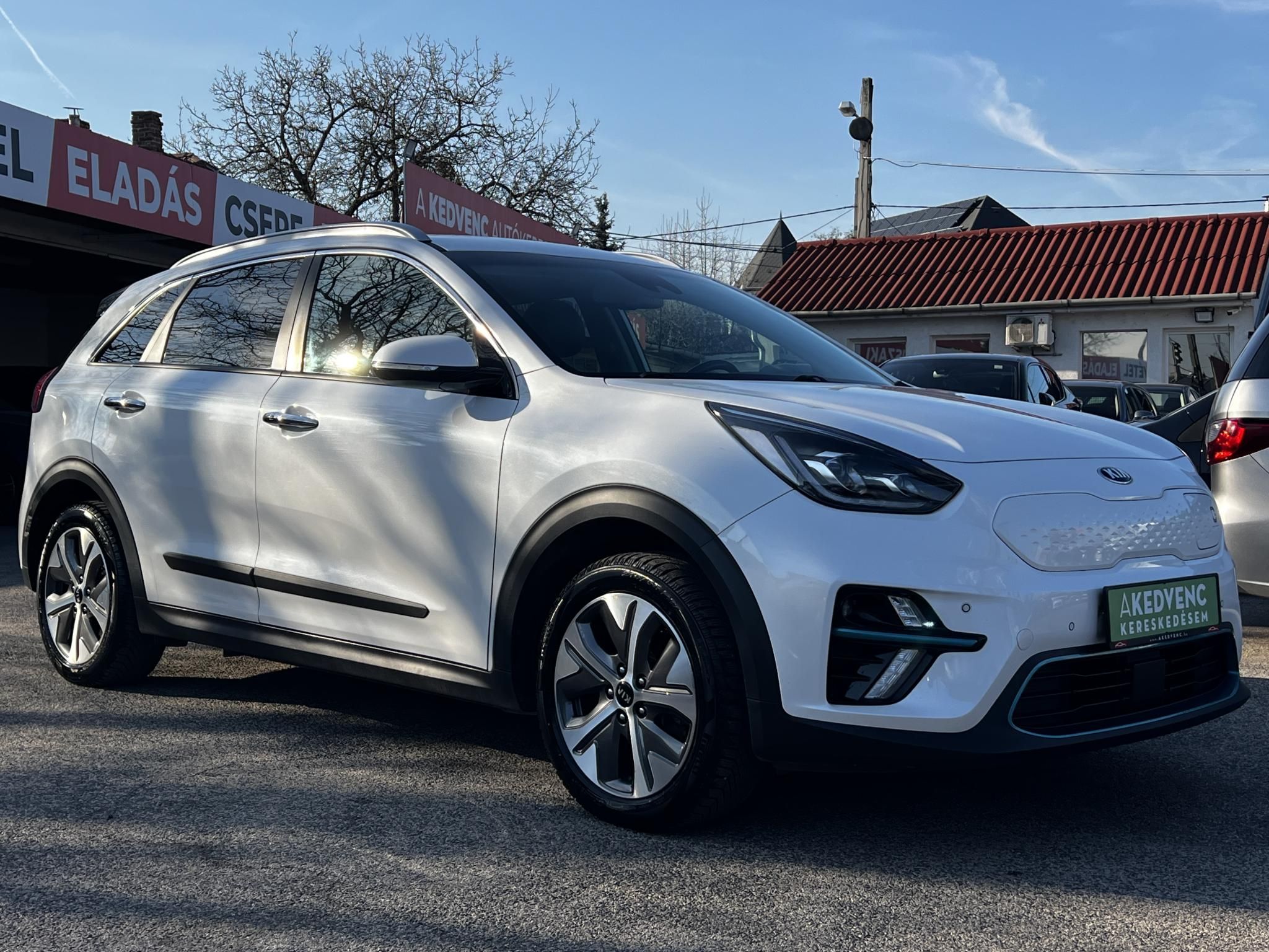 KIA NIRO e-Niro 64kWh Platinum 400+km hatótáv. Bőr. ülésszellőztetés. CARPLAY. stb