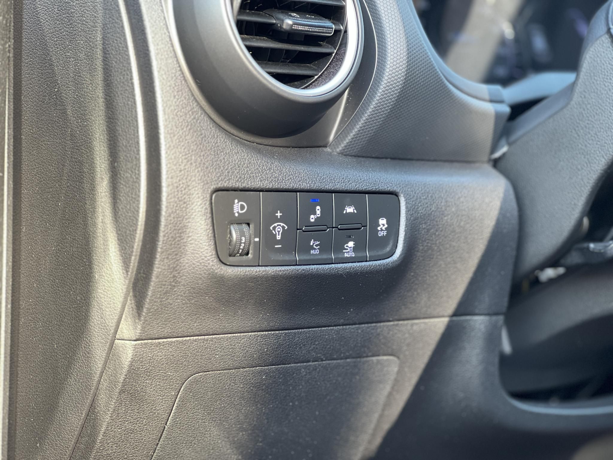 HYUNDAI KONA EV 64kWh Premium 124e km. 400+ hatótáv. napfénytető. Kitünő állapot!