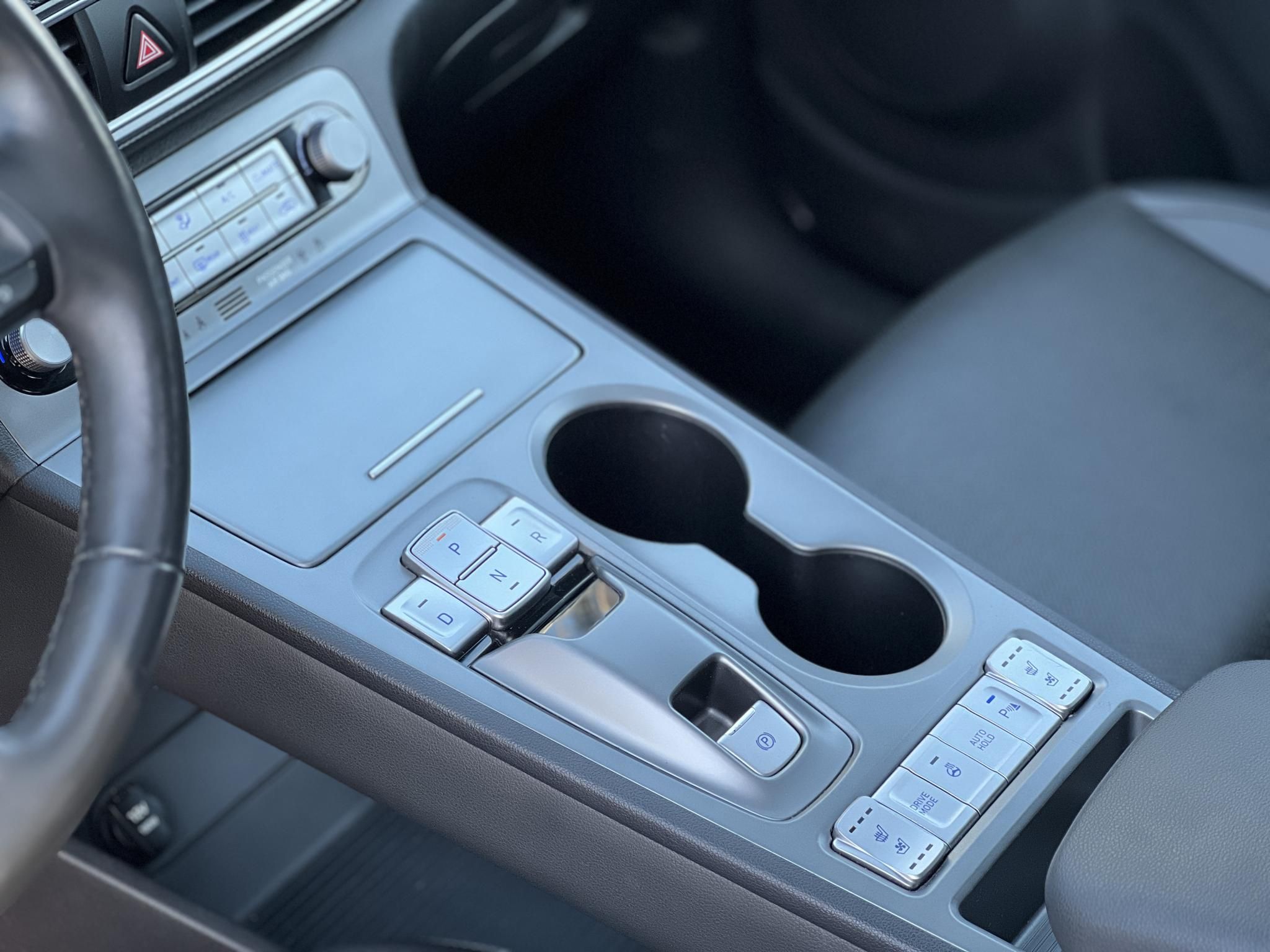 HYUNDAI KONA EV 64kWh Premium 124e km. 400+ hatótáv. napfénytető. Kitünő állapot!