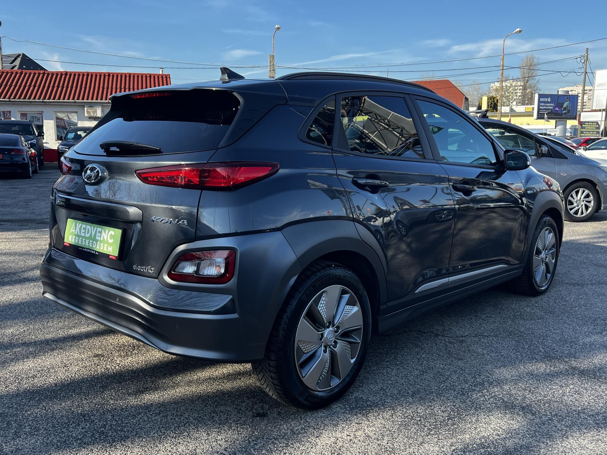 HYUNDAI KONA EV 64kWh Premium 124e km. 400+ hatótáv. napfénytető. Kitünő állapot!
