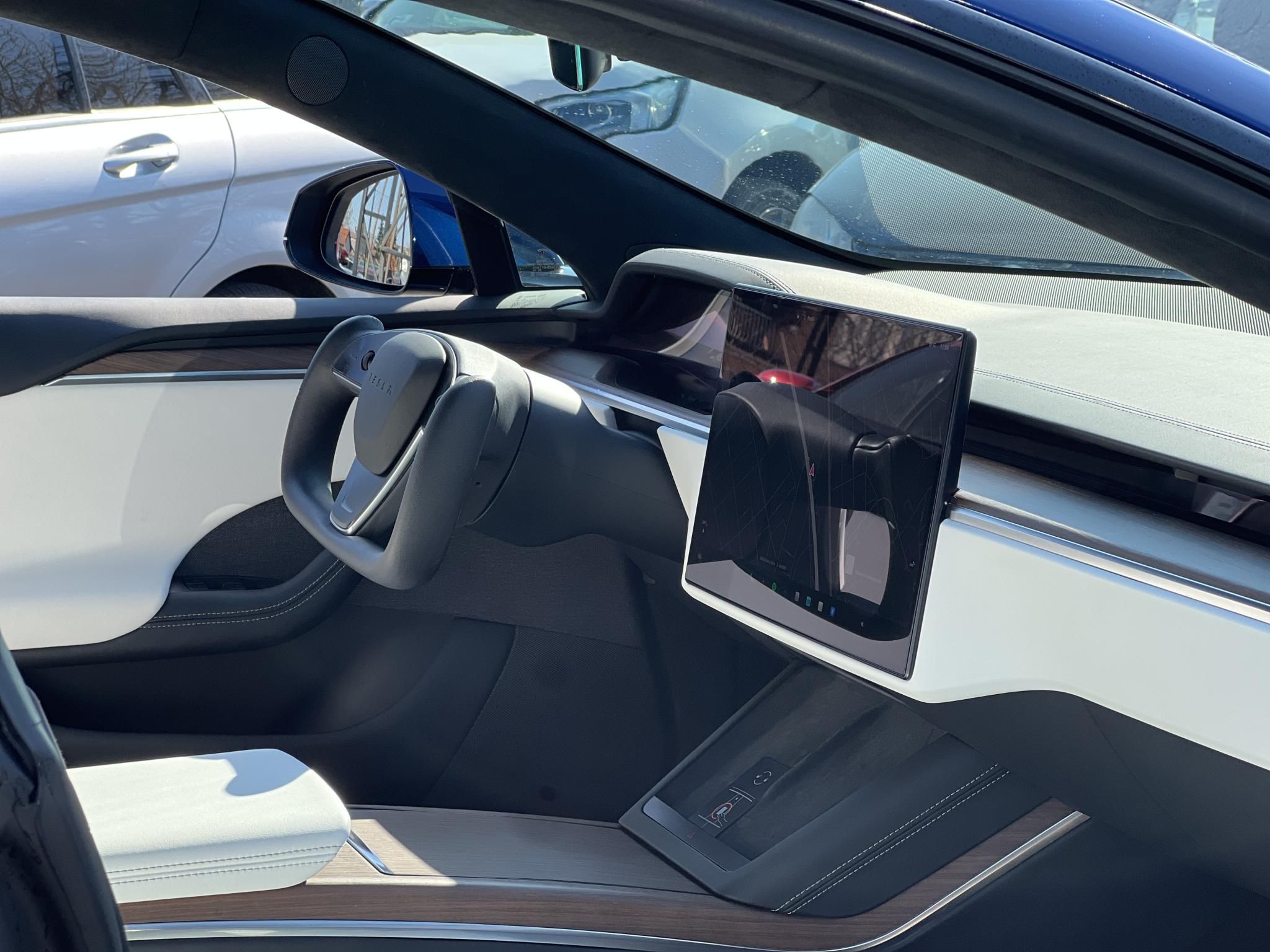 TESLA MODEL S Long Range AWD (Automata) Yoke kormány. Fehér belső. 21 felni. Garanciális