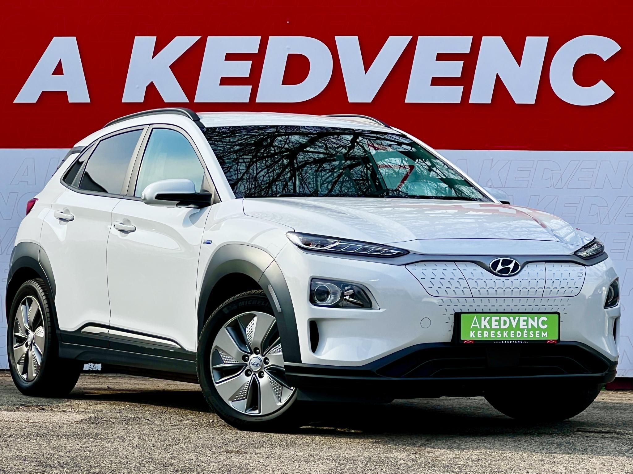 HYUNDAI KONA EV 64kWh Style HUD. parkolóasszisztens. sávtartó. CarPlay. 400km hatótáv!