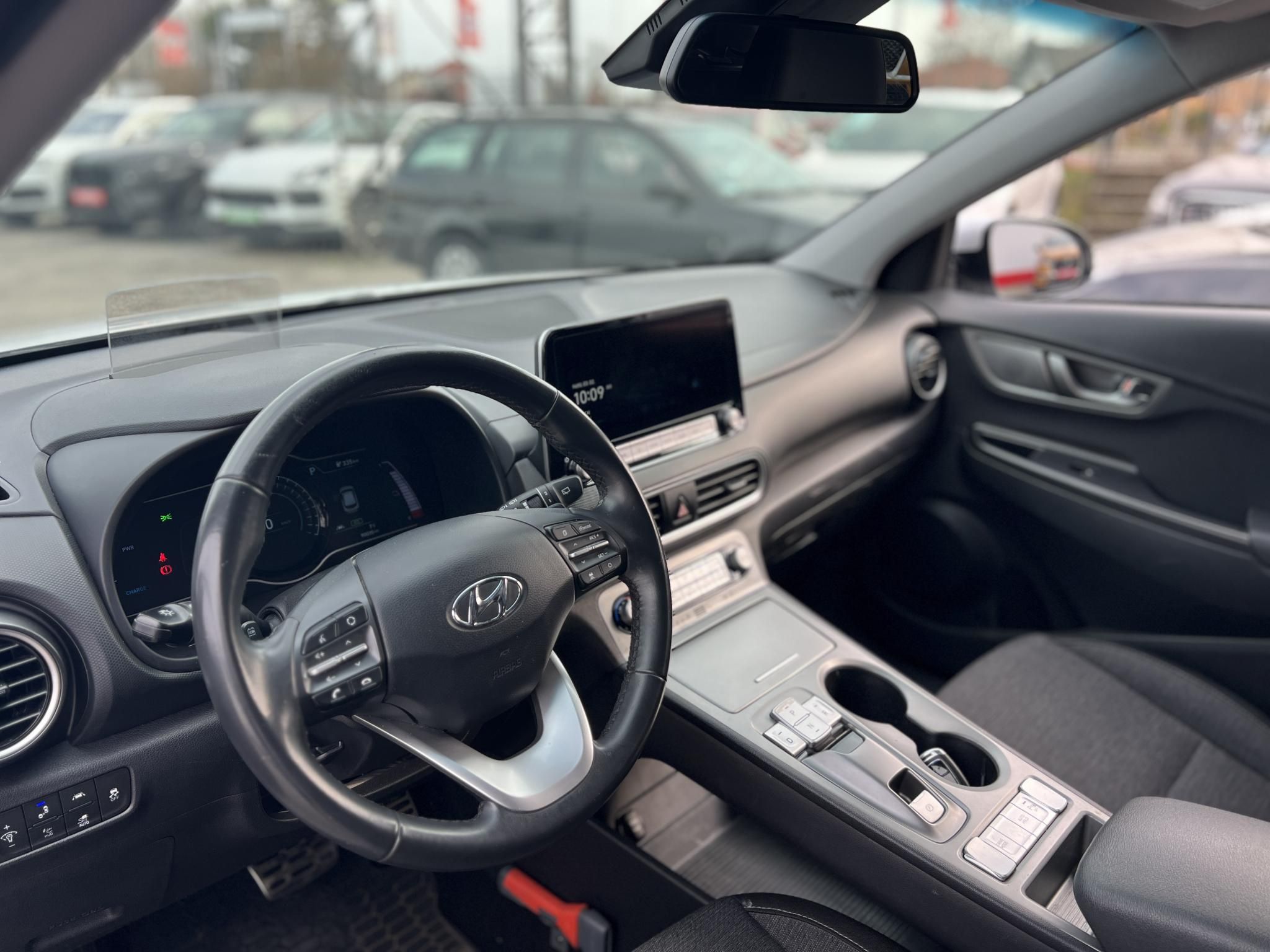 HYUNDAI KONA EV 64kWh Style HUD. parkolóasszisztens. sávtartó. CarPlay. 400km hatótáv!