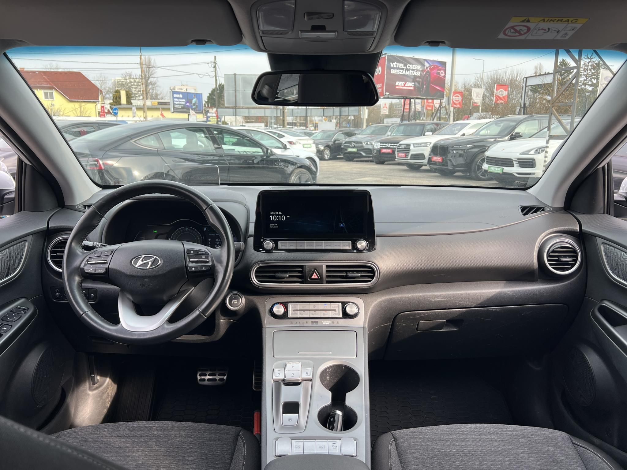 HYUNDAI KONA EV 64kWh Style HUD. parkolóasszisztens. sávtartó. CarPlay. 400km hatótáv!