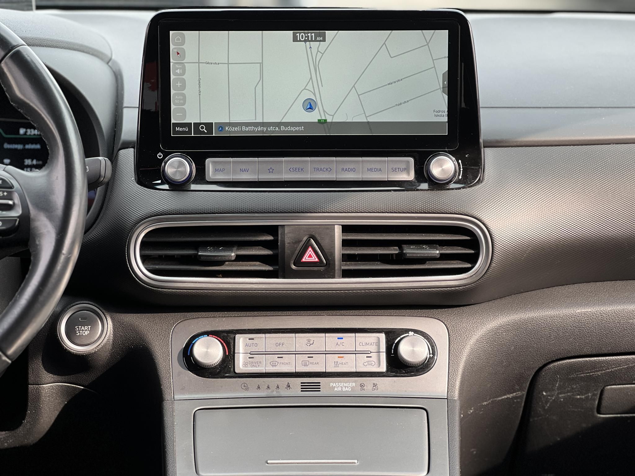 HYUNDAI KONA EV 64kWh Style HUD. parkolóasszisztens. sávtartó. CarPlay. 400km hatótáv!