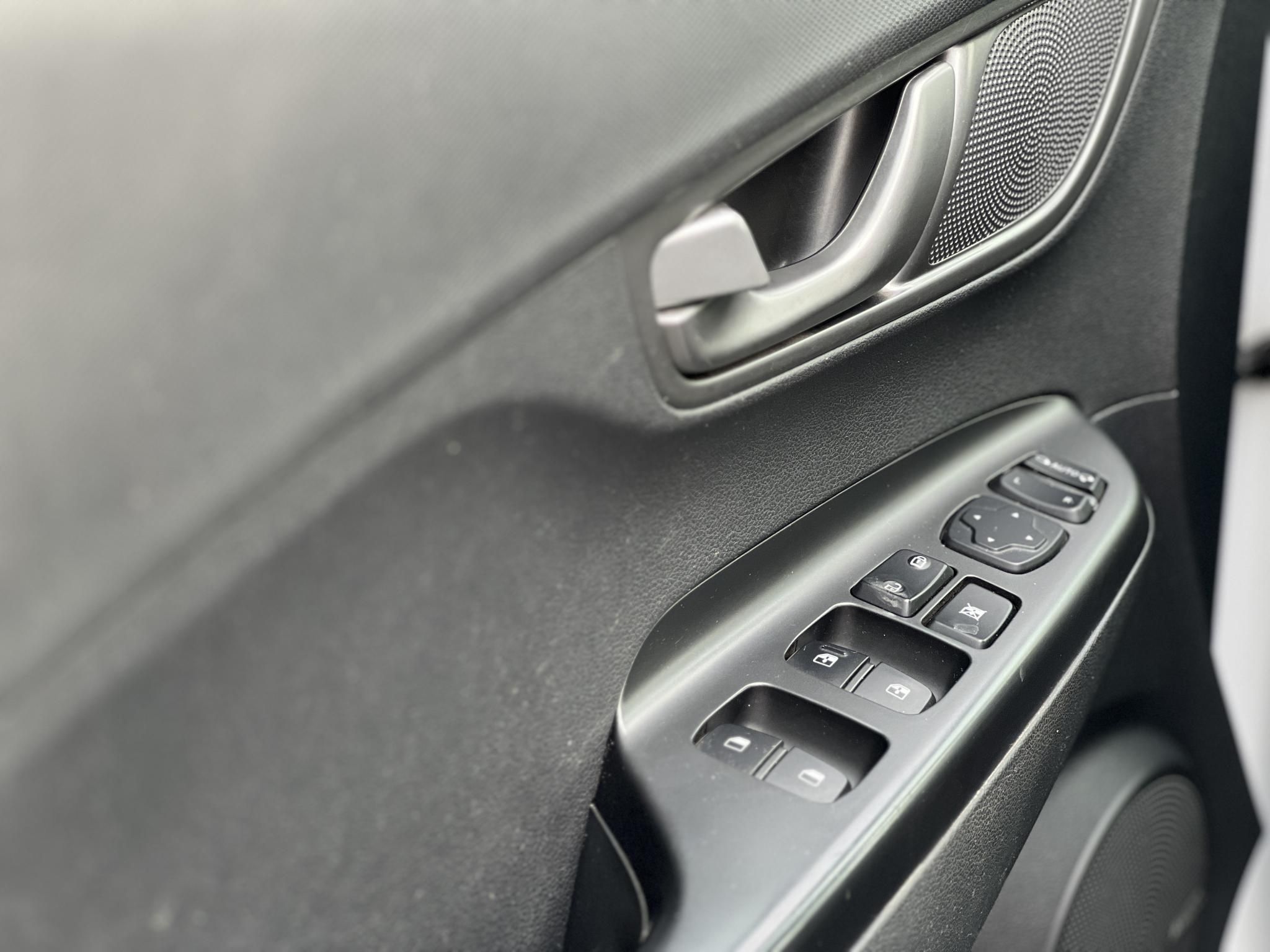 HYUNDAI KONA EV 64kWh Style HUD. parkolóasszisztens. sávtartó. CarPlay. 400km hatótáv!