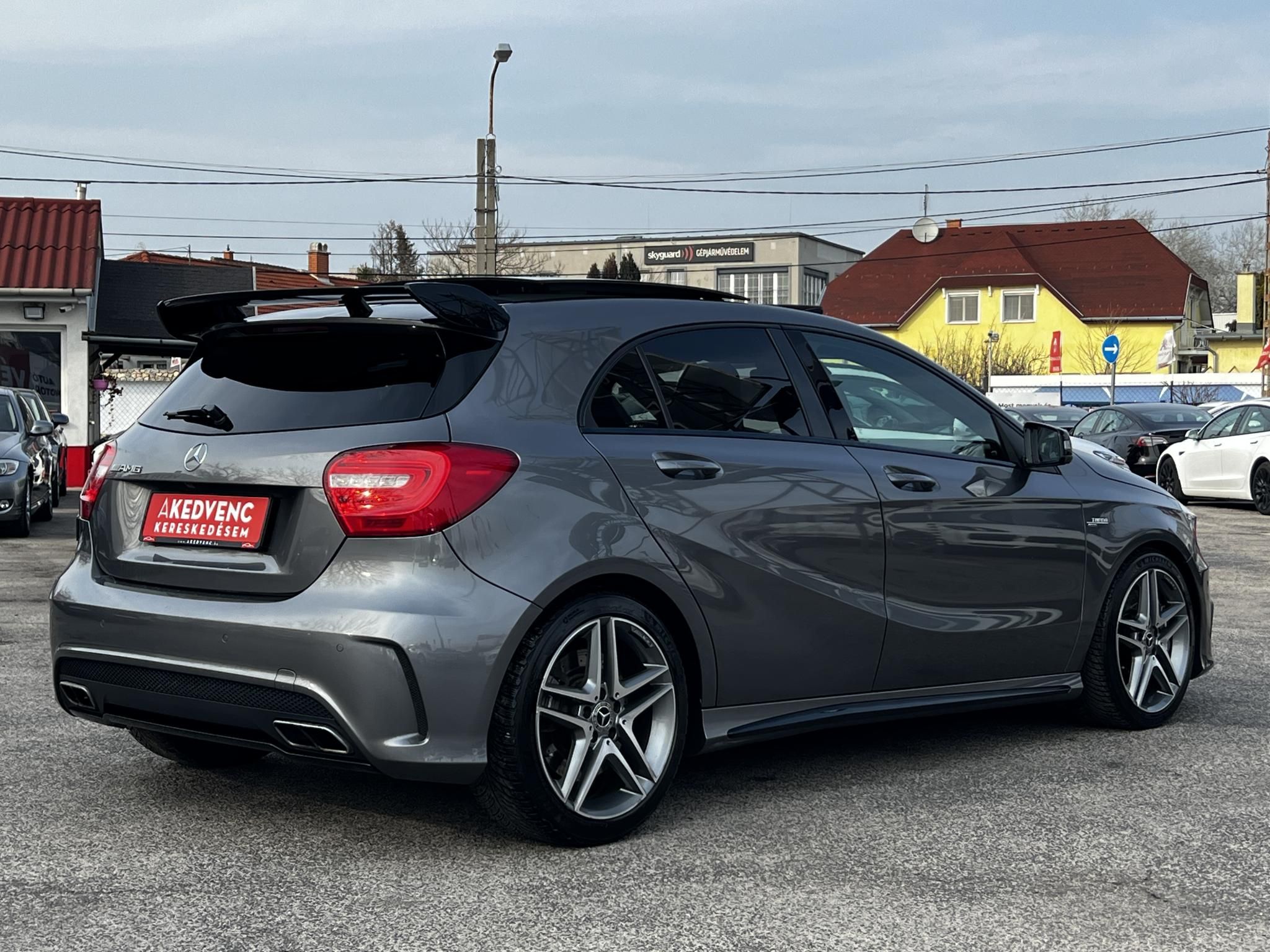 MERCEDES-AMG A 45 4Matic 7G-DCT 75e km. napfénytető. harman/kardon. memória. xenon