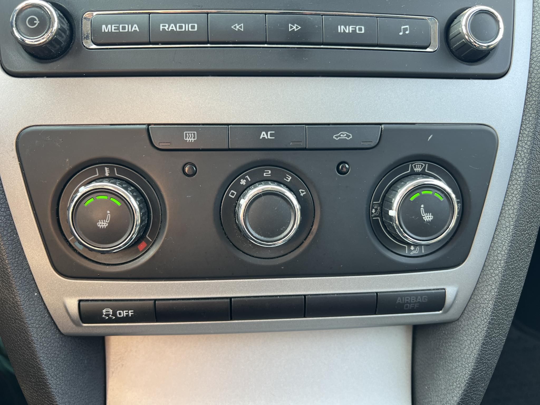 SKODA OCTAVIA 1.4 TSI Clever Klíma Tempomat Bluetooth Szervizelt Friss műszaki!