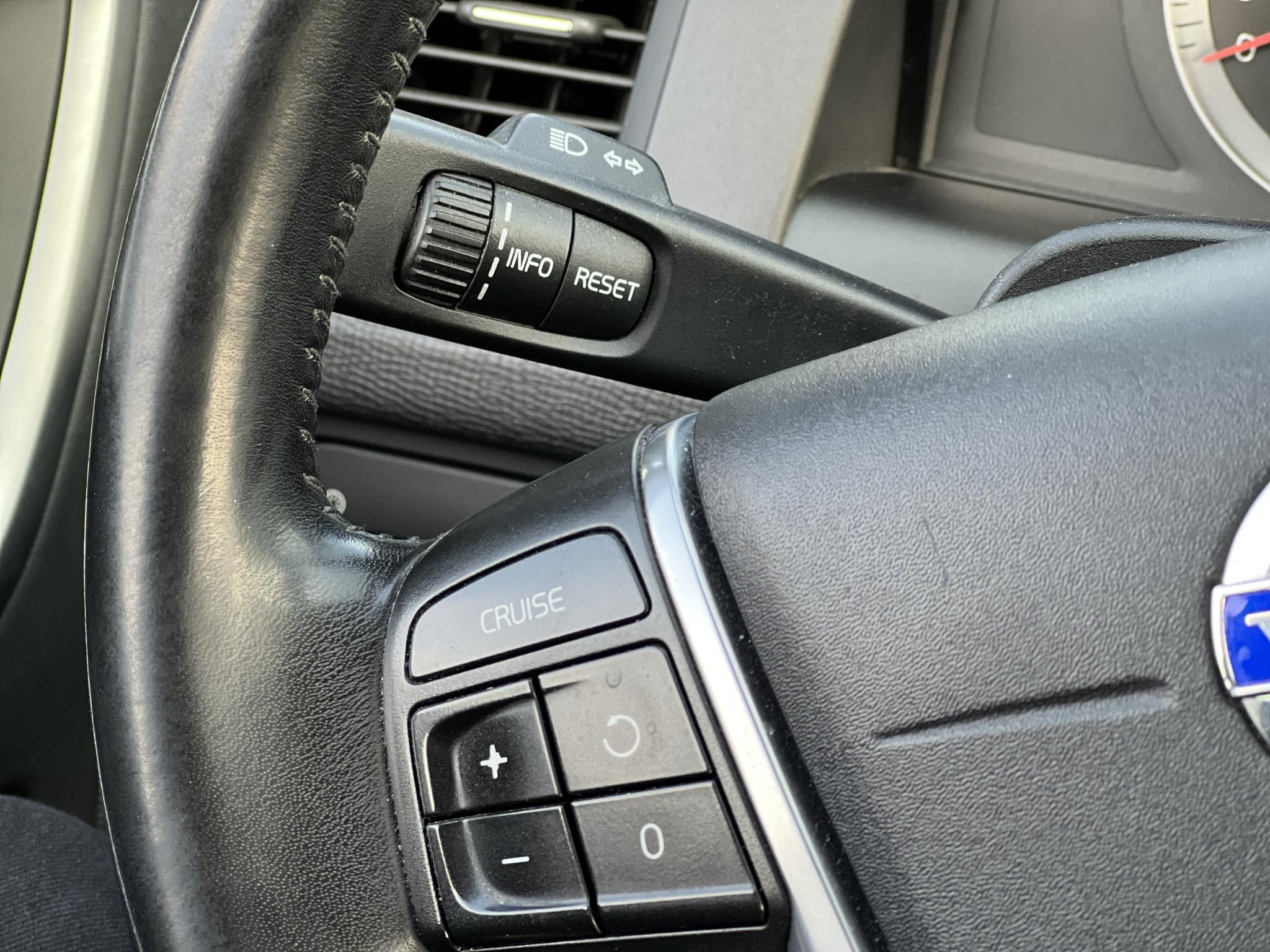 VOLVO XC60 2.4 D DRIVe Momentum Frissen szervizelt. magasan felszerelt. vezérlés cserélve!