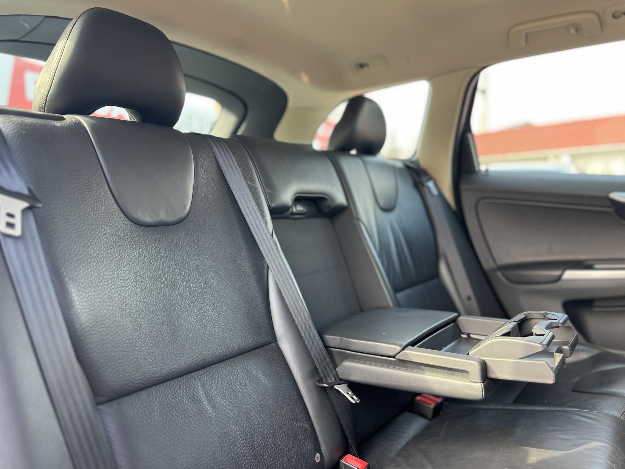 VOLVO XC60 2.4 D DRIVe Momentum Frissen szervizelt. magasan felszerelt. vezérlés cserélve!