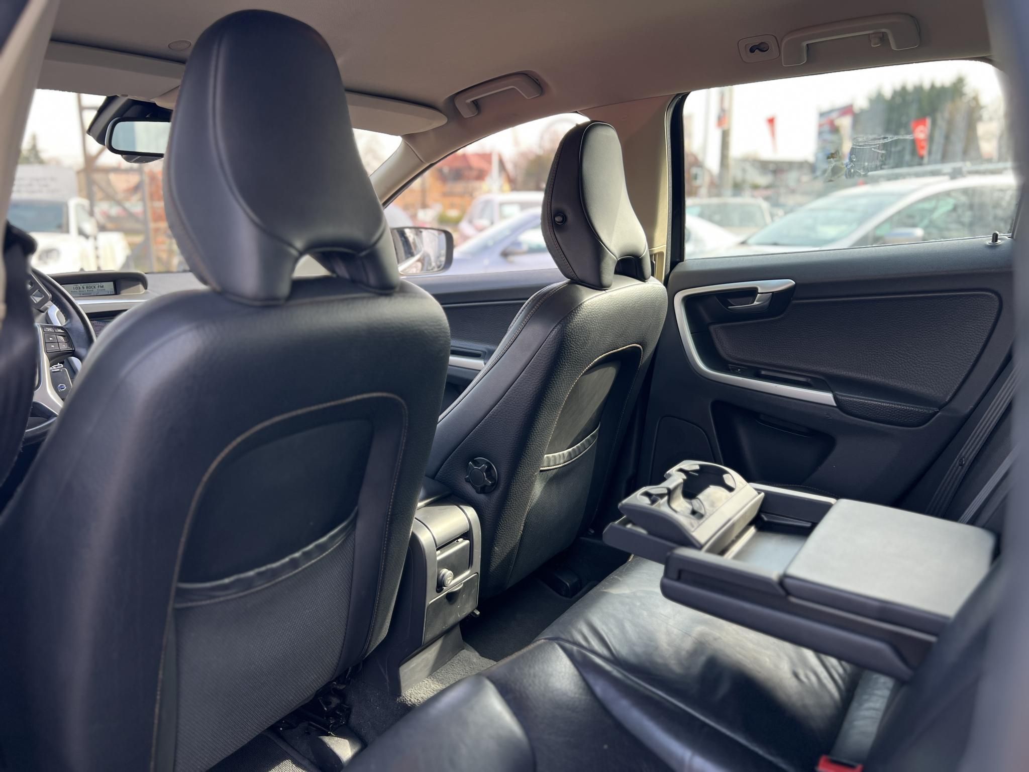 VOLVO XC60 2.4 D DRIVe Momentum Frissen szervizelt. magasan felszerelt. vezérlés cserélve!