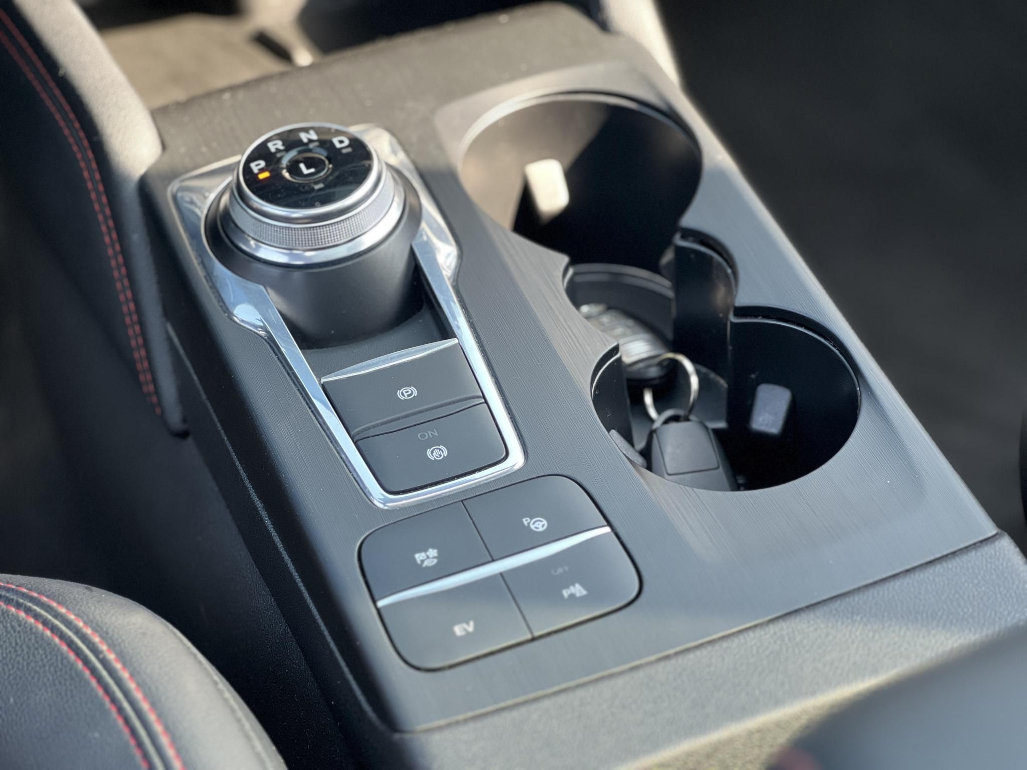 FORD KUGA 2.5 PHEV ST-Line CVT ST-line. panoráma tető