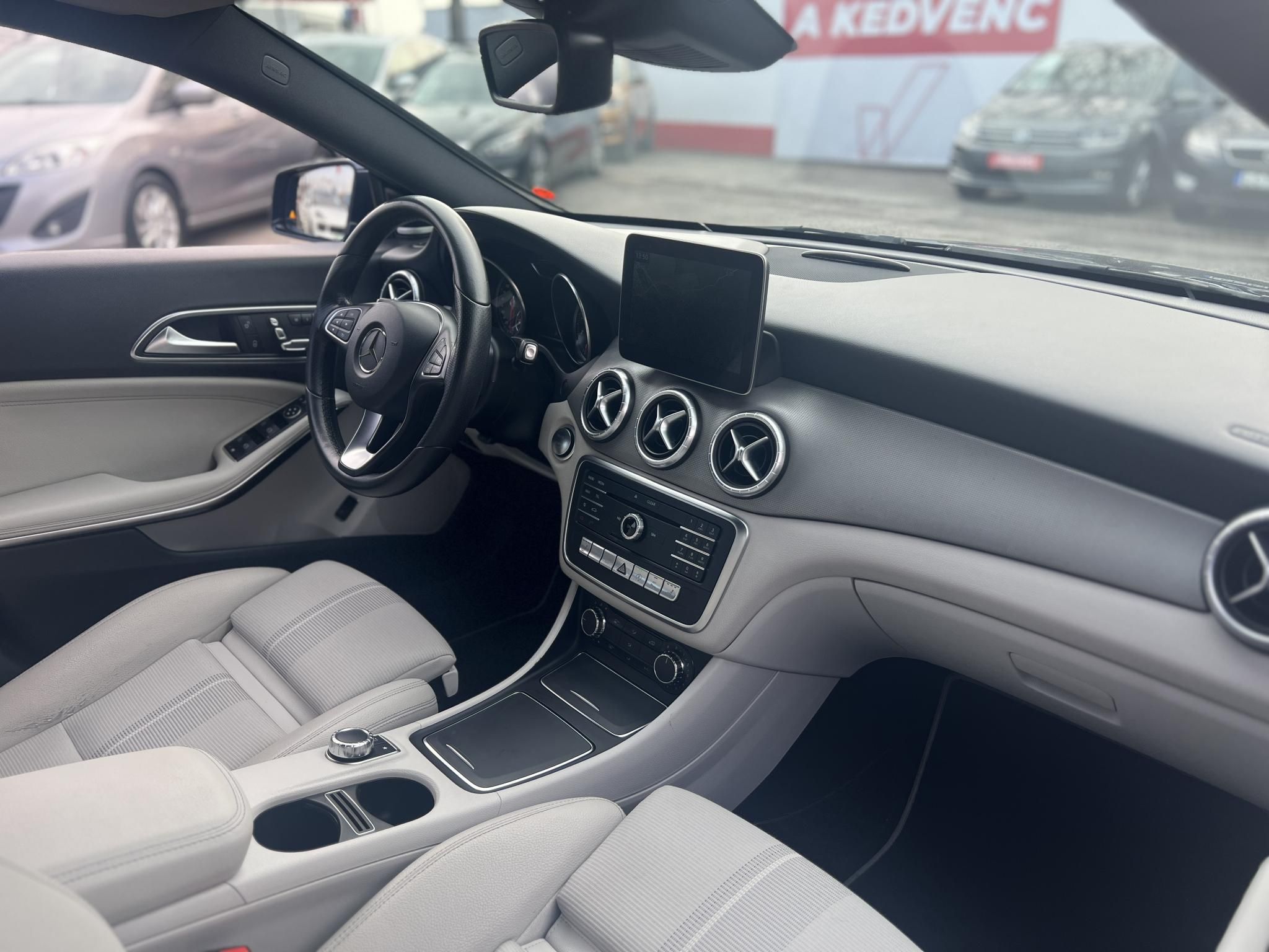 MERCEDES-BENZ CLA 200 7G-DCT M.o.-i. világos belső. harman/kardon. memória. CARPLAY
