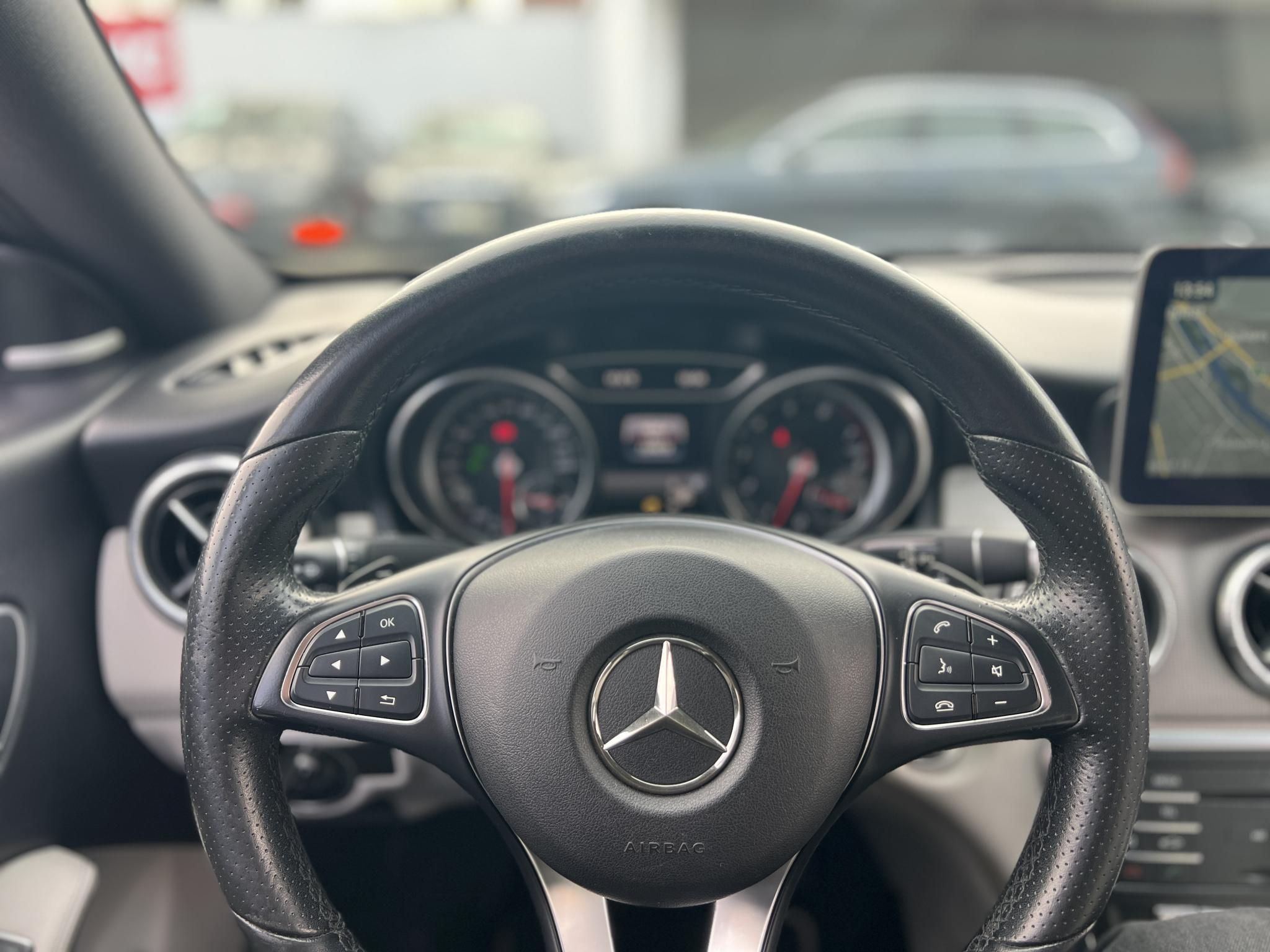 MERCEDES-BENZ CLA 200 7G-DCT M.o.-i. világos belső. harman/kardon. memória. CARPLAY