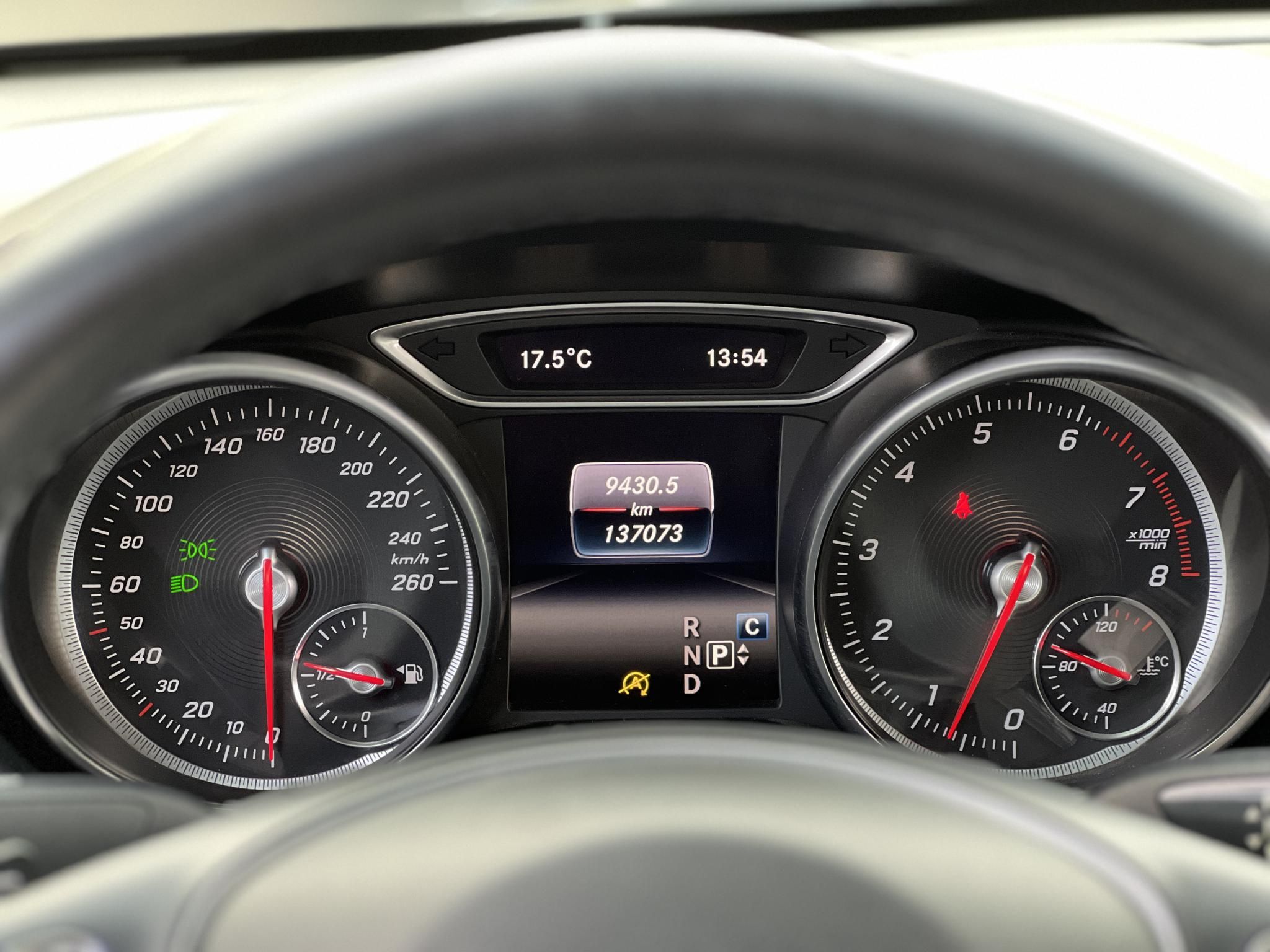 MERCEDES-BENZ CLA 200 7G-DCT M.o.-i. világos belső. harman/kardon. memória. CARPLAY