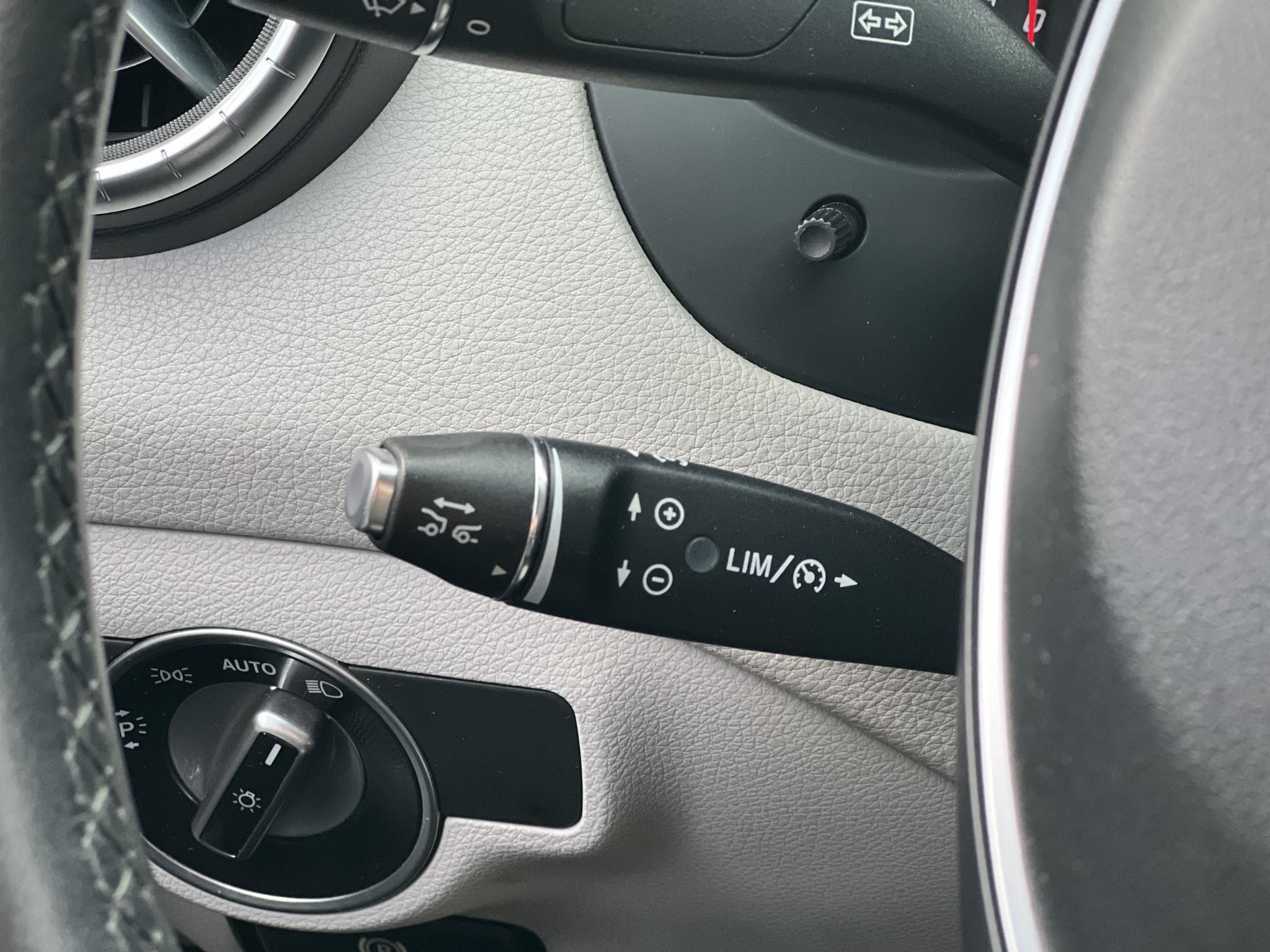 MERCEDES-BENZ CLA 200 7G-DCT M.o.-i. világos belső. harman/kardon. memória. CARPLAY