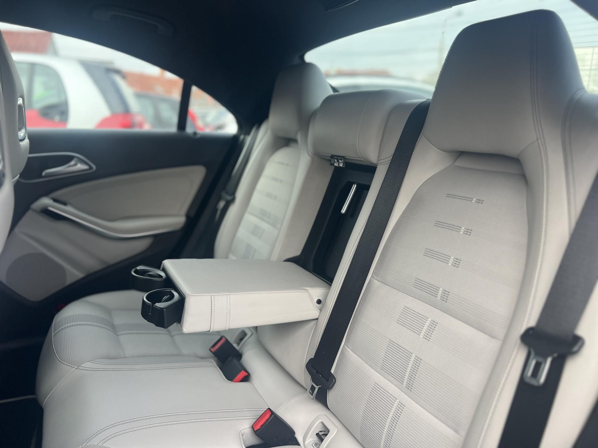 MERCEDES-BENZ CLA 200 7G-DCT M.o.-i. világos belső. harman/kardon. memória. CARPLAY