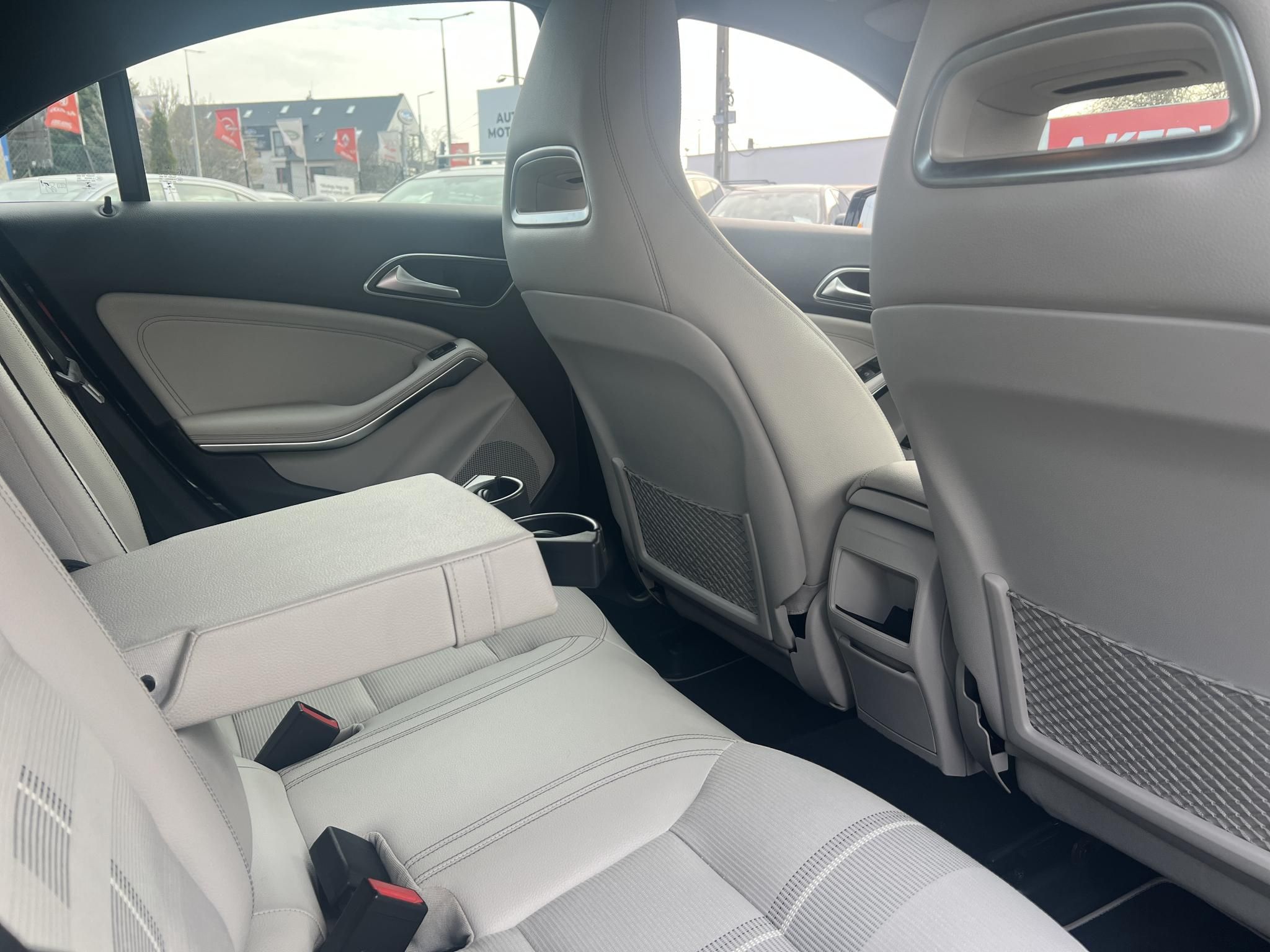 MERCEDES-BENZ CLA 200 7G-DCT M.o.-i. világos belső. harman/kardon. memória. CARPLAY
